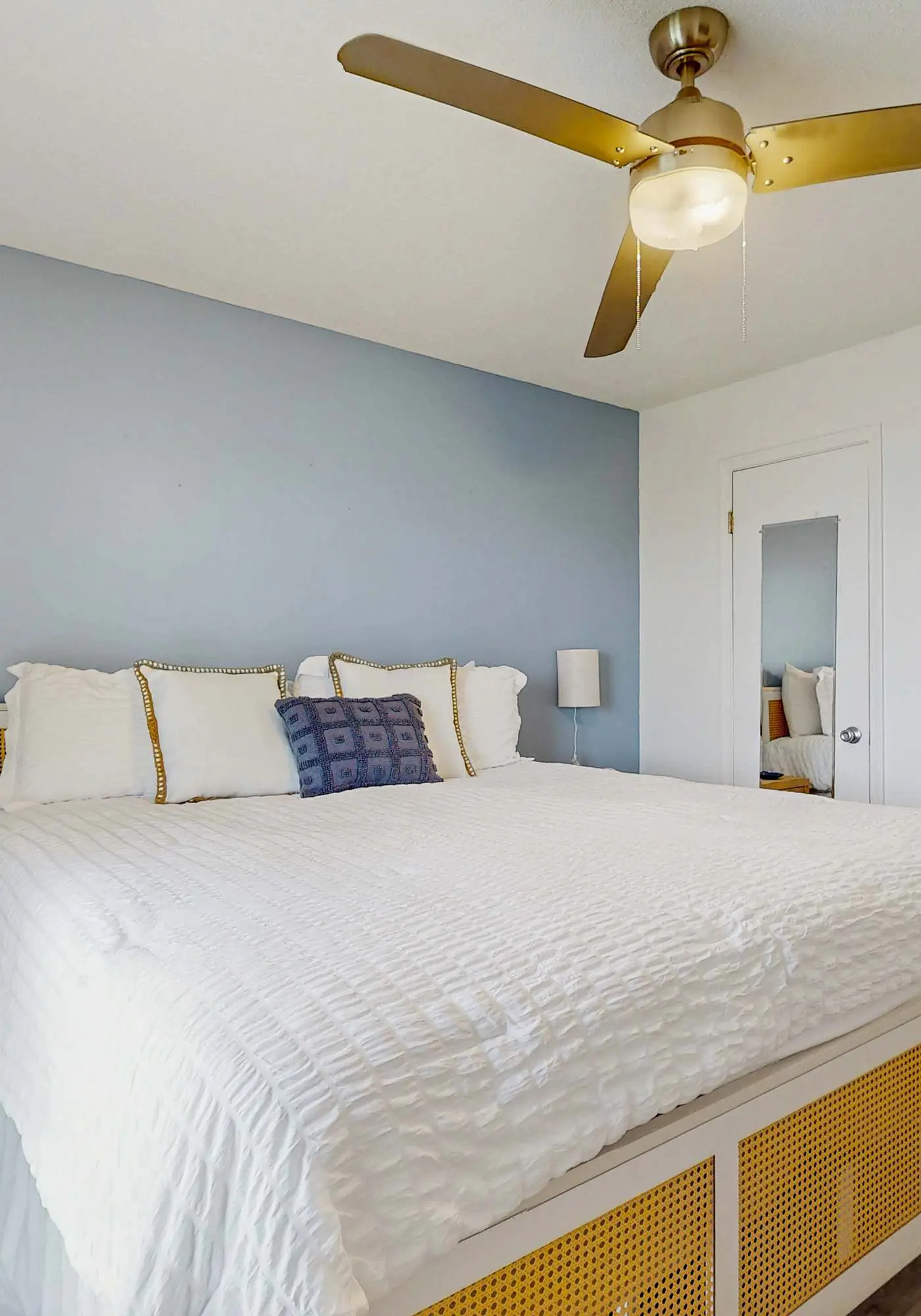 Lani Kai Getaway in the Heart of Town, Balcony, Pools & 2-Min Walk to Beach