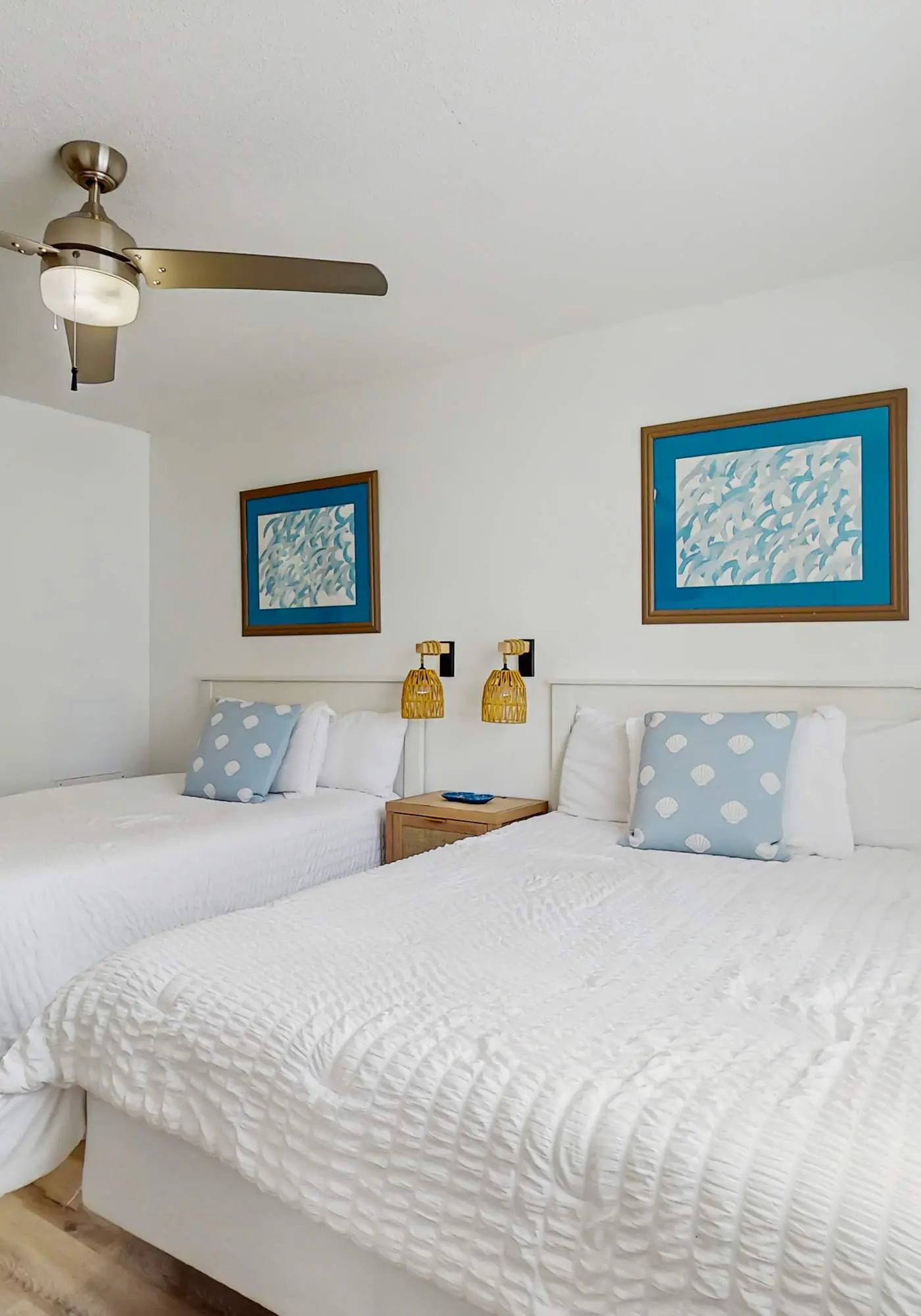 Lani Kai Getaway in the Heart of Town, Balcony, Pools & 2-Min Walk to Beach