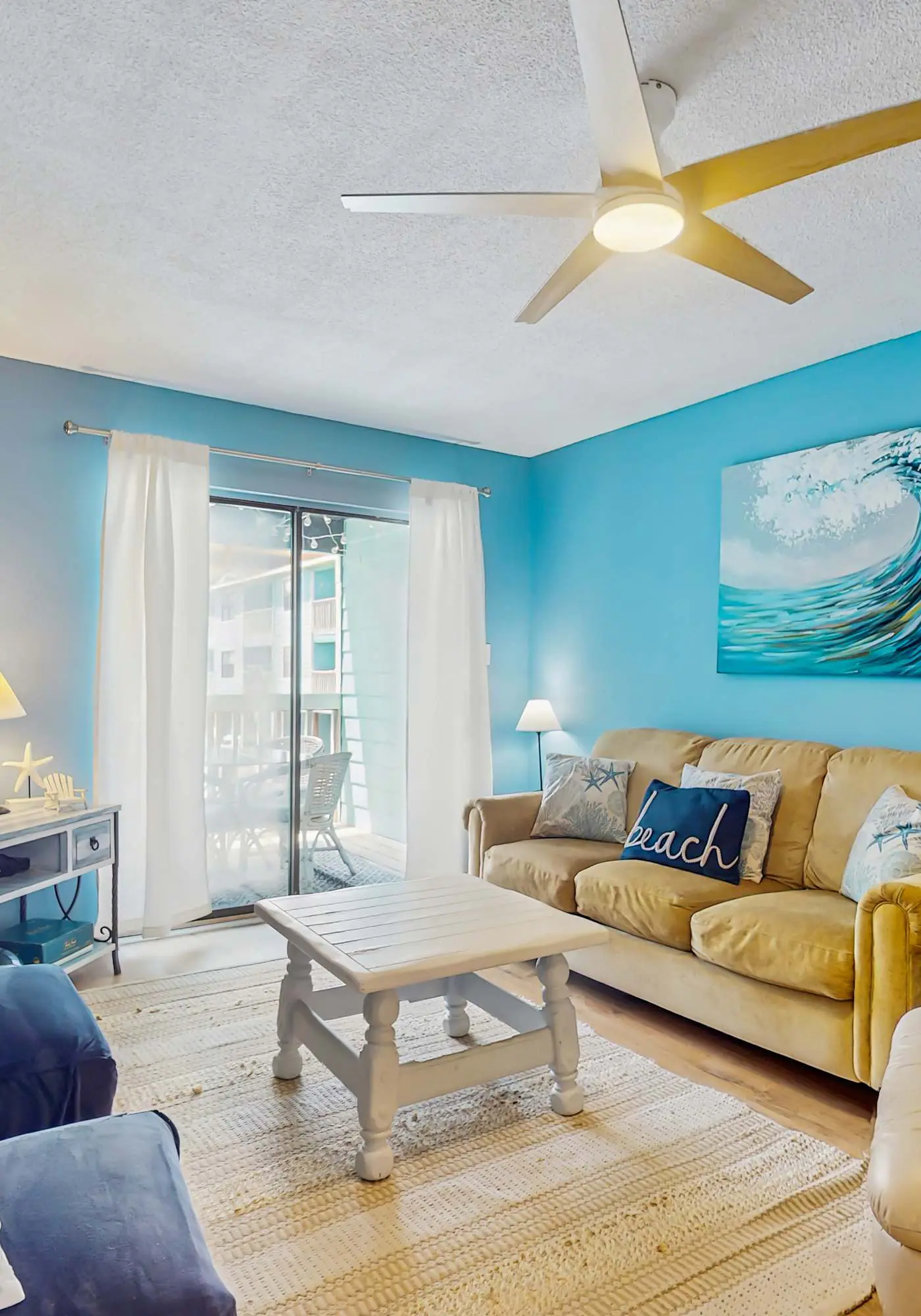 Lani Kai Getaway in the Heart of Town, Balcony, Pools & 2-Min Walk to Beach