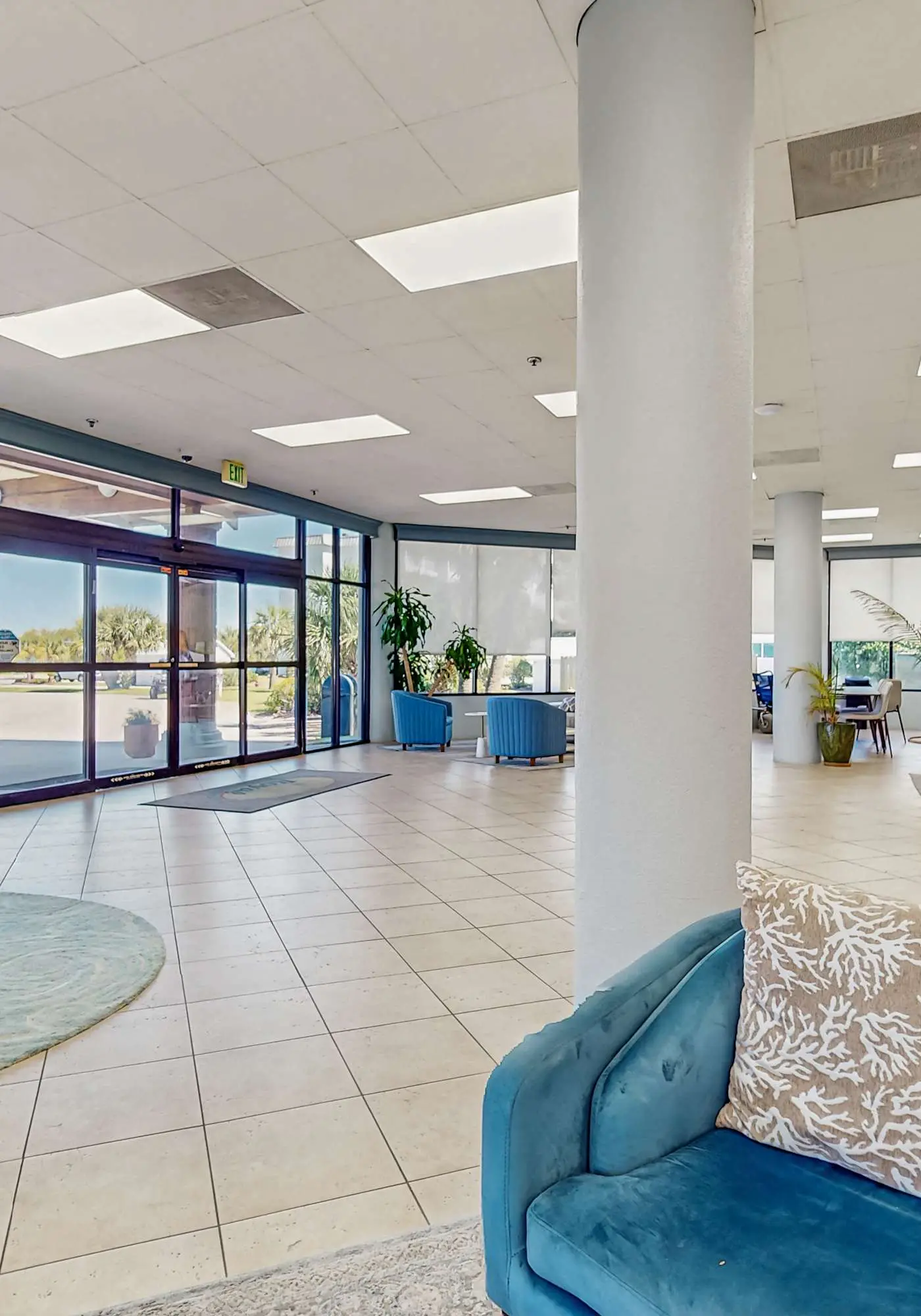 Plantation East retreat with pools, hot tub, & fitness center