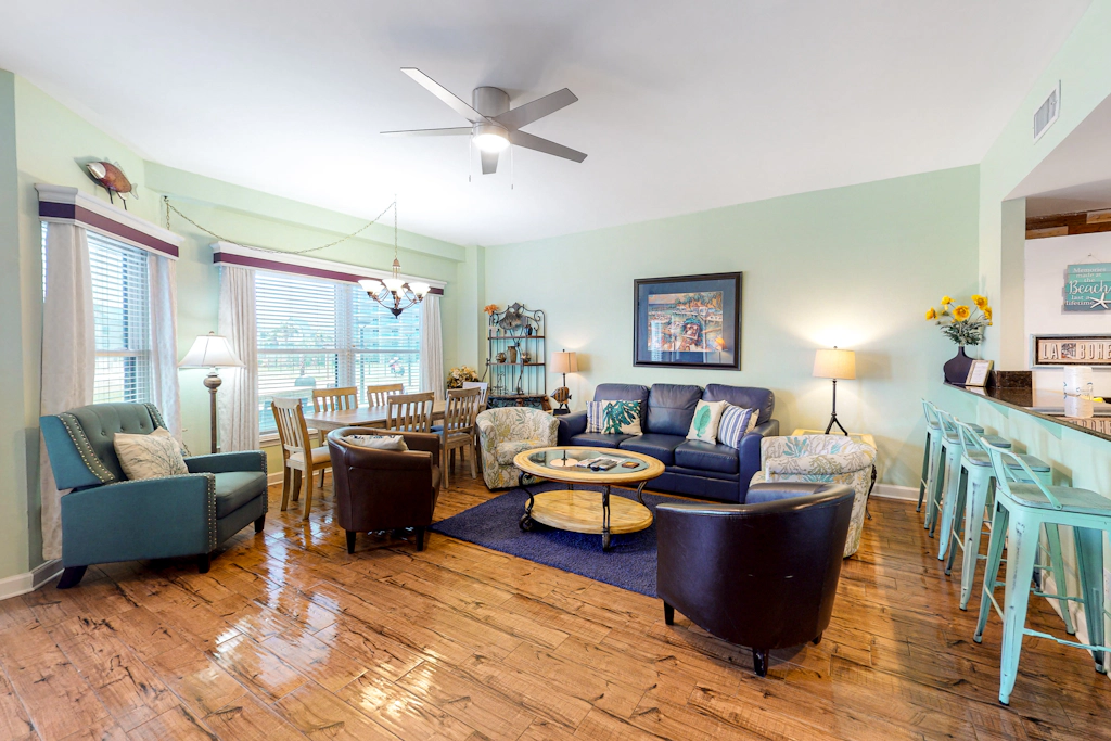 Adorable Beach Condo W Shared Pool, Gulf Views, Private Balcony & WiFi