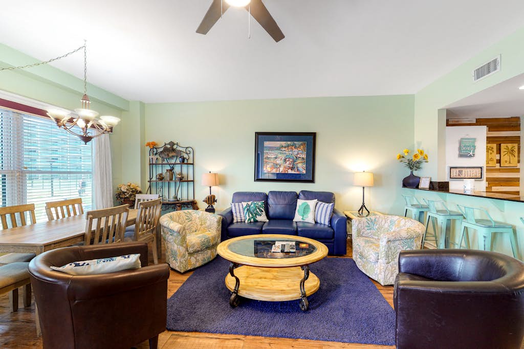 Adorable Beach Condo W Shared Pool, Gulf Views, Private Balcony & WiFi