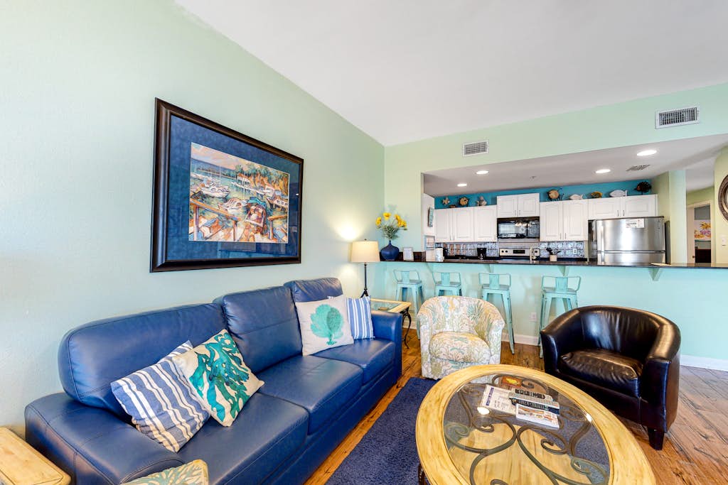 Adorable Beach Condo W Shared Pool, Gulf Views, Private Balcony & WiFi