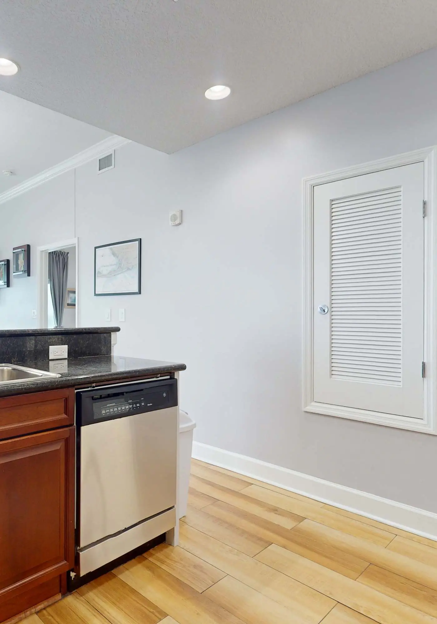 Waterfront home with a private deck, gas grill, WiFi, & central AC