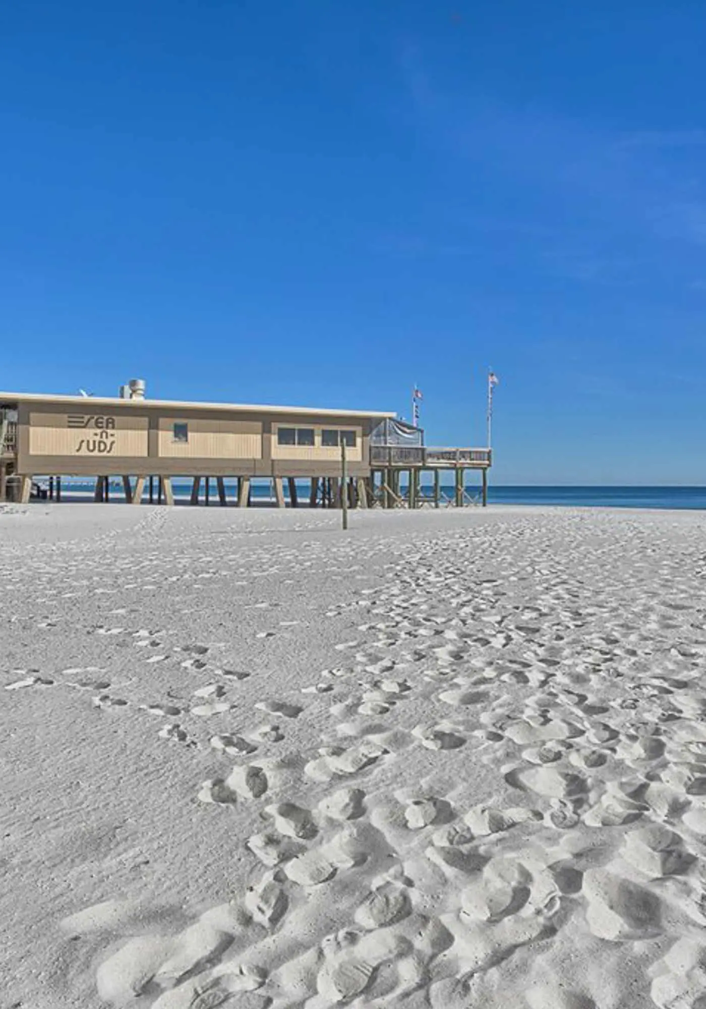 Waterfront home with a private deck, gas grill, WiFi, & central AC