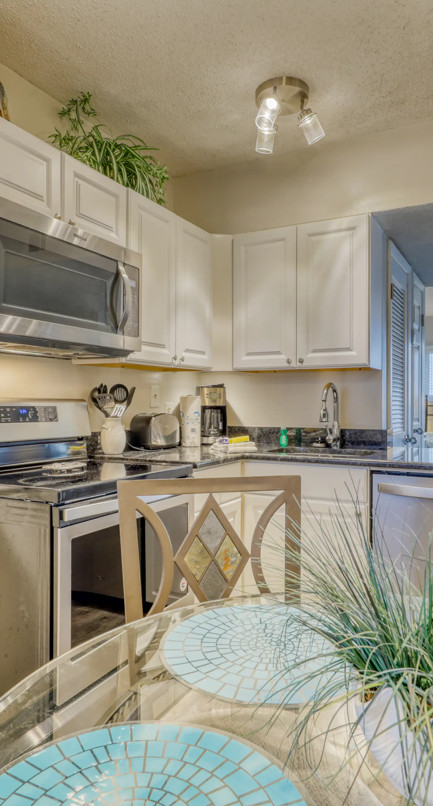 Top floor corner condo with hot tub, pools, gym - great for a couples getaway