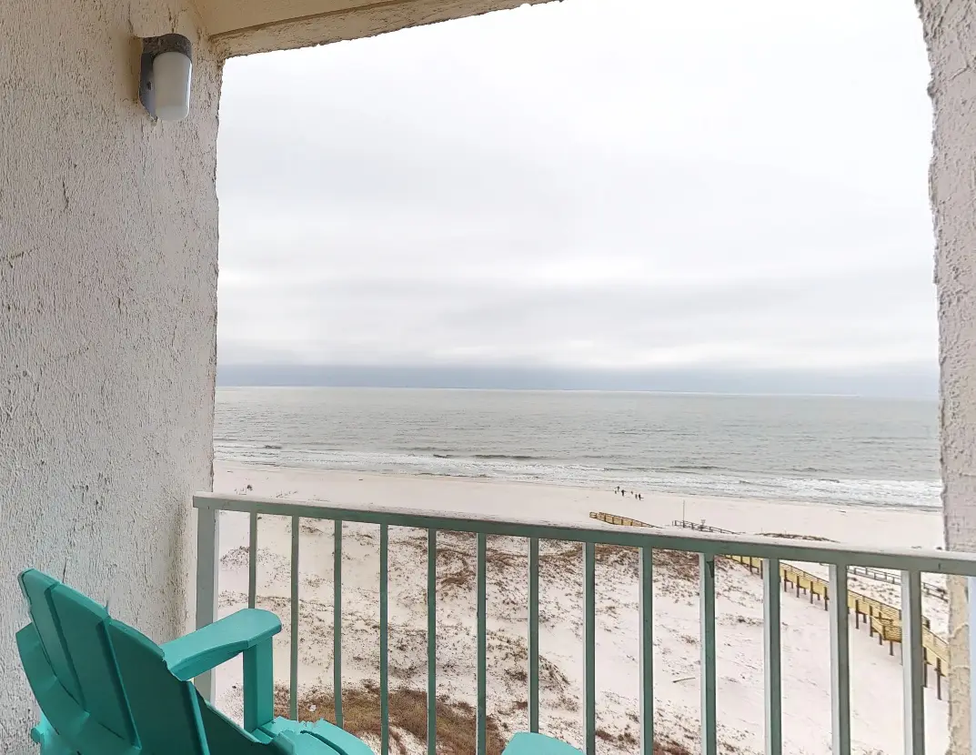 Top floor corner condo with hot tub, pools, gym - great for a couples getaway