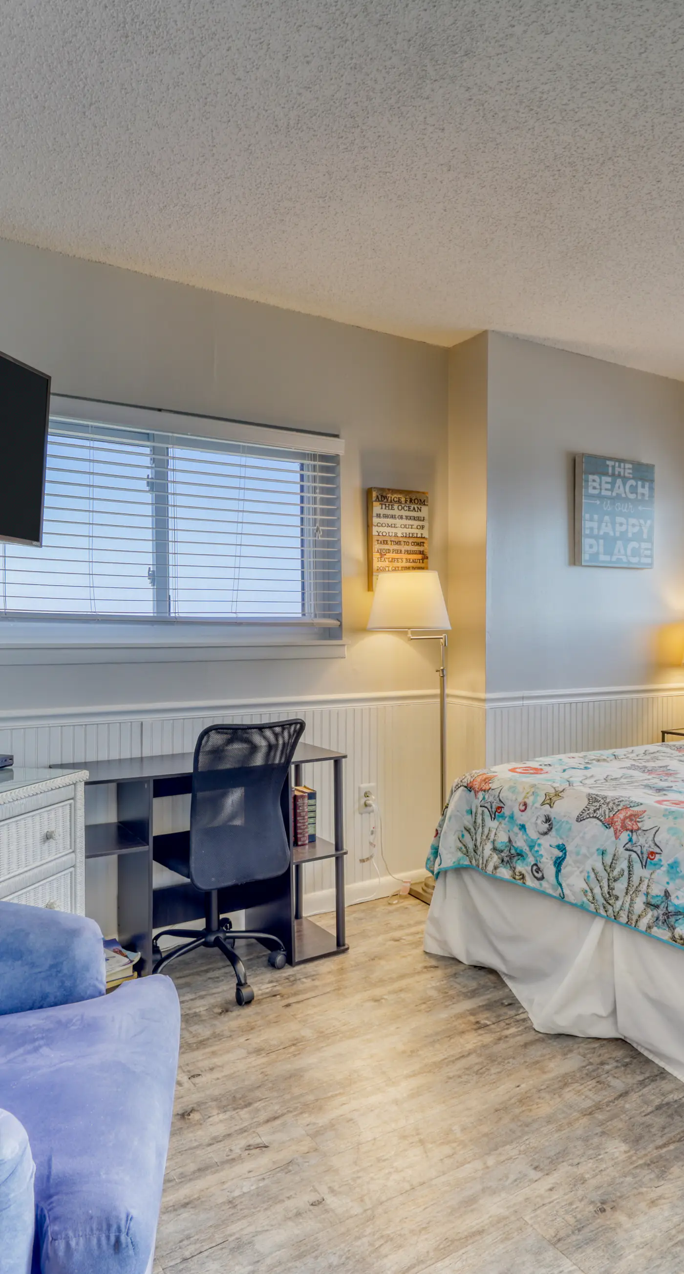 Top floor corner condo with hot tub, pools, gym - great for a couples getaway