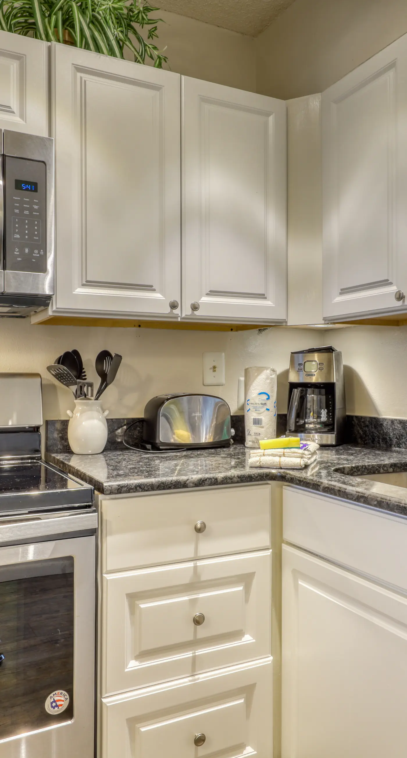 Top floor corner condo with hot tub, pools, gym - great for a couples getaway