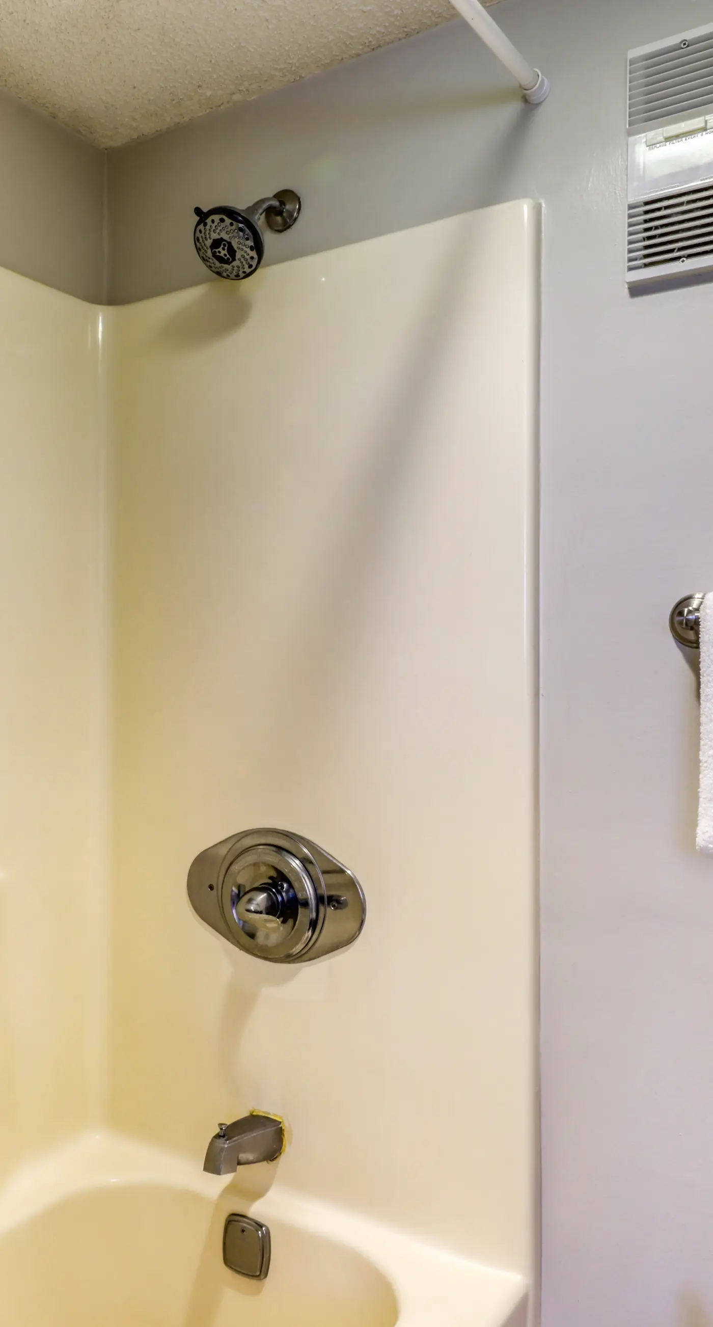 Top floor corner condo with hot tub, pools, gym - great for a couples getaway