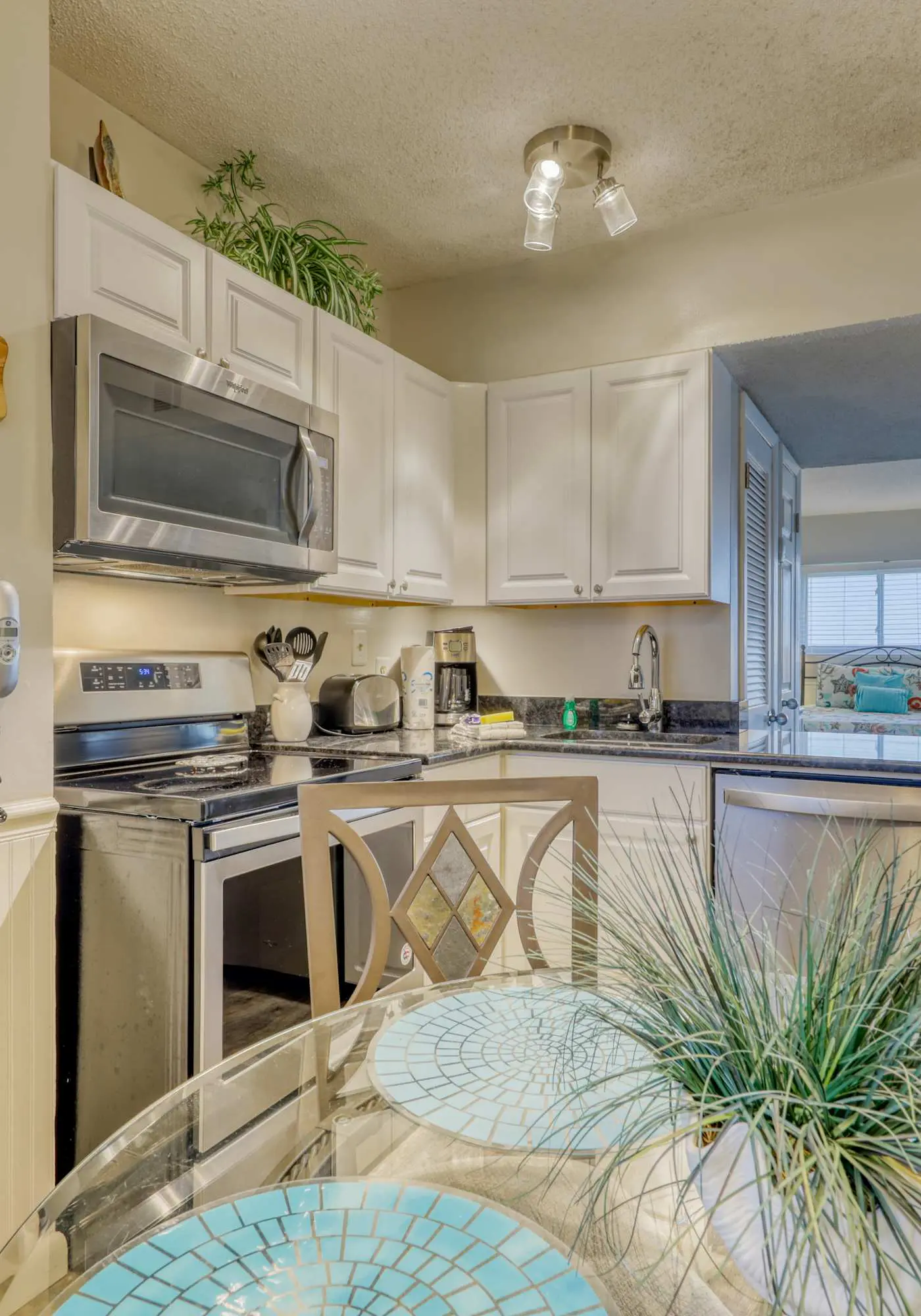 Top floor corner condo with hot tub, pools, gym - great for a couples getaway