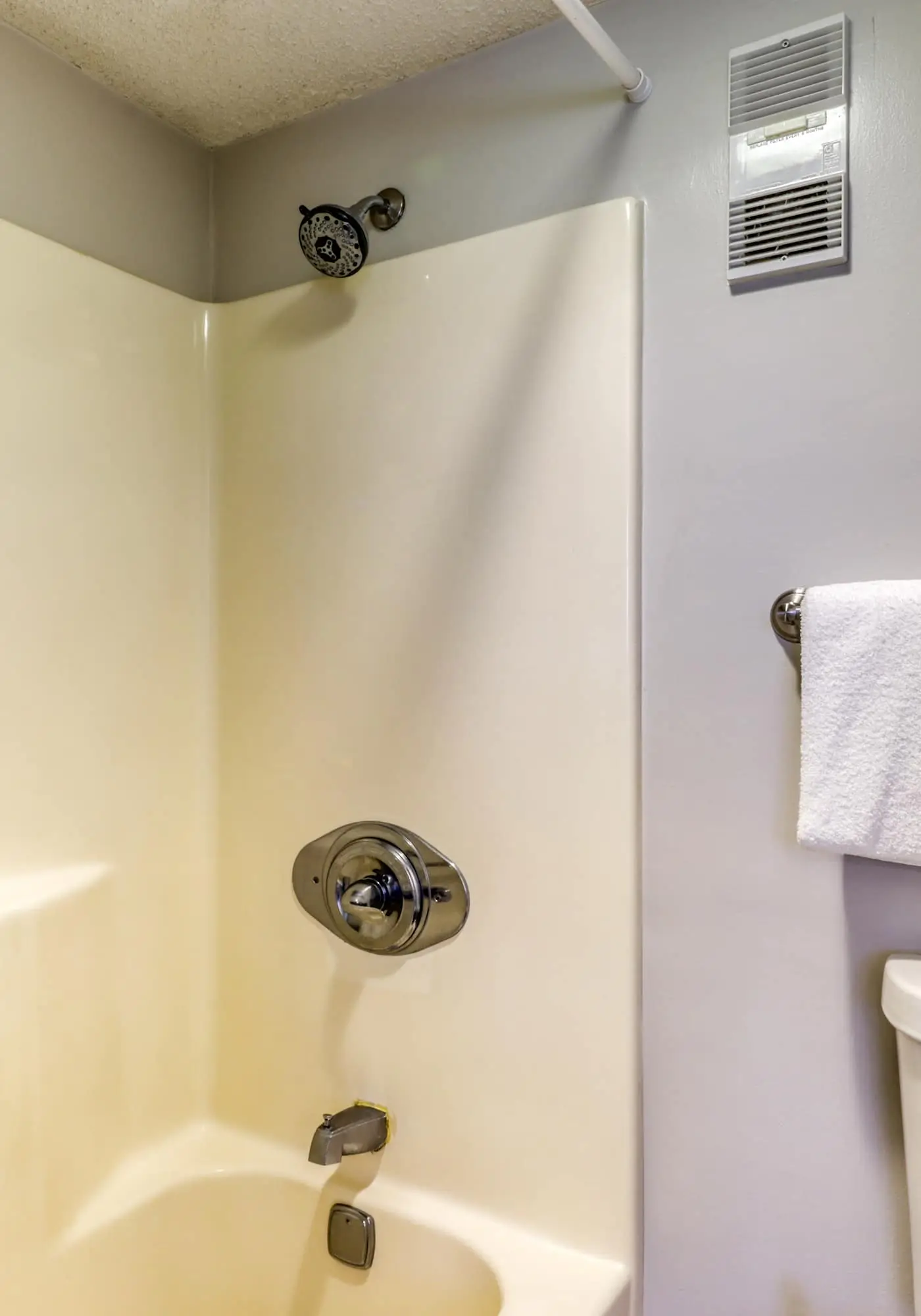 Top floor corner condo with hot tub, pools, gym - great for a couples getaway