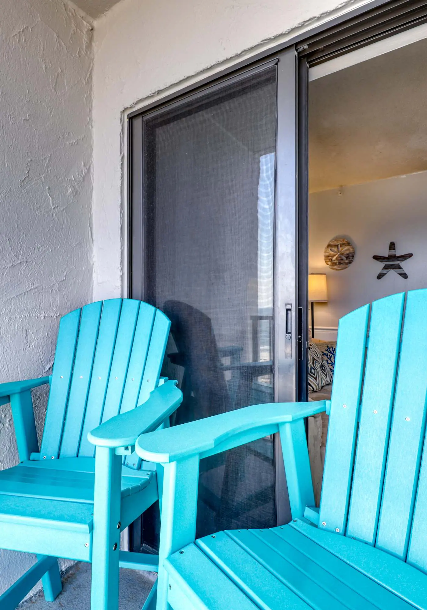 Top floor corner condo with hot tub, pools, gym - great for a couples getaway