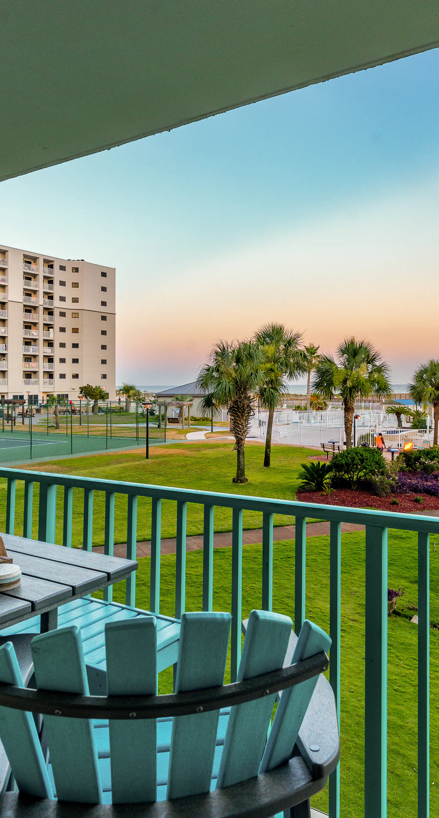 Gulf-view condo in beachfront building with pools, hot tub & tennis