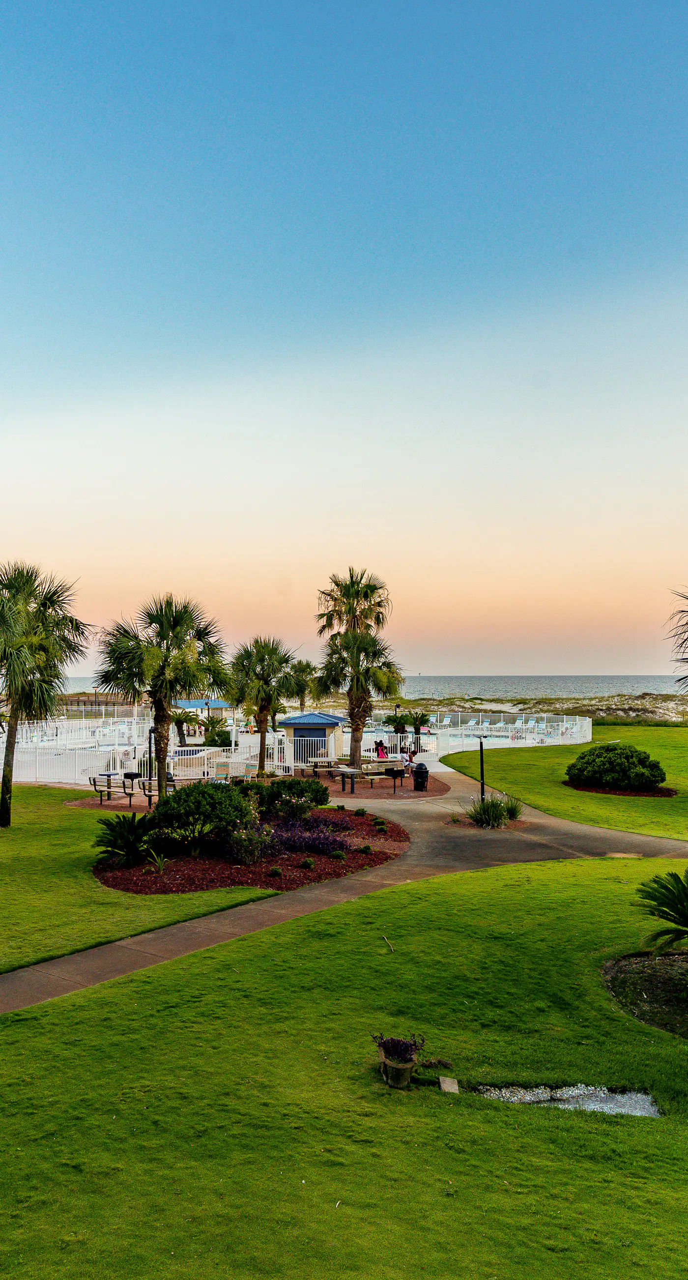 Gulf-view condo in beachfront building with pools, hot tub & tennis