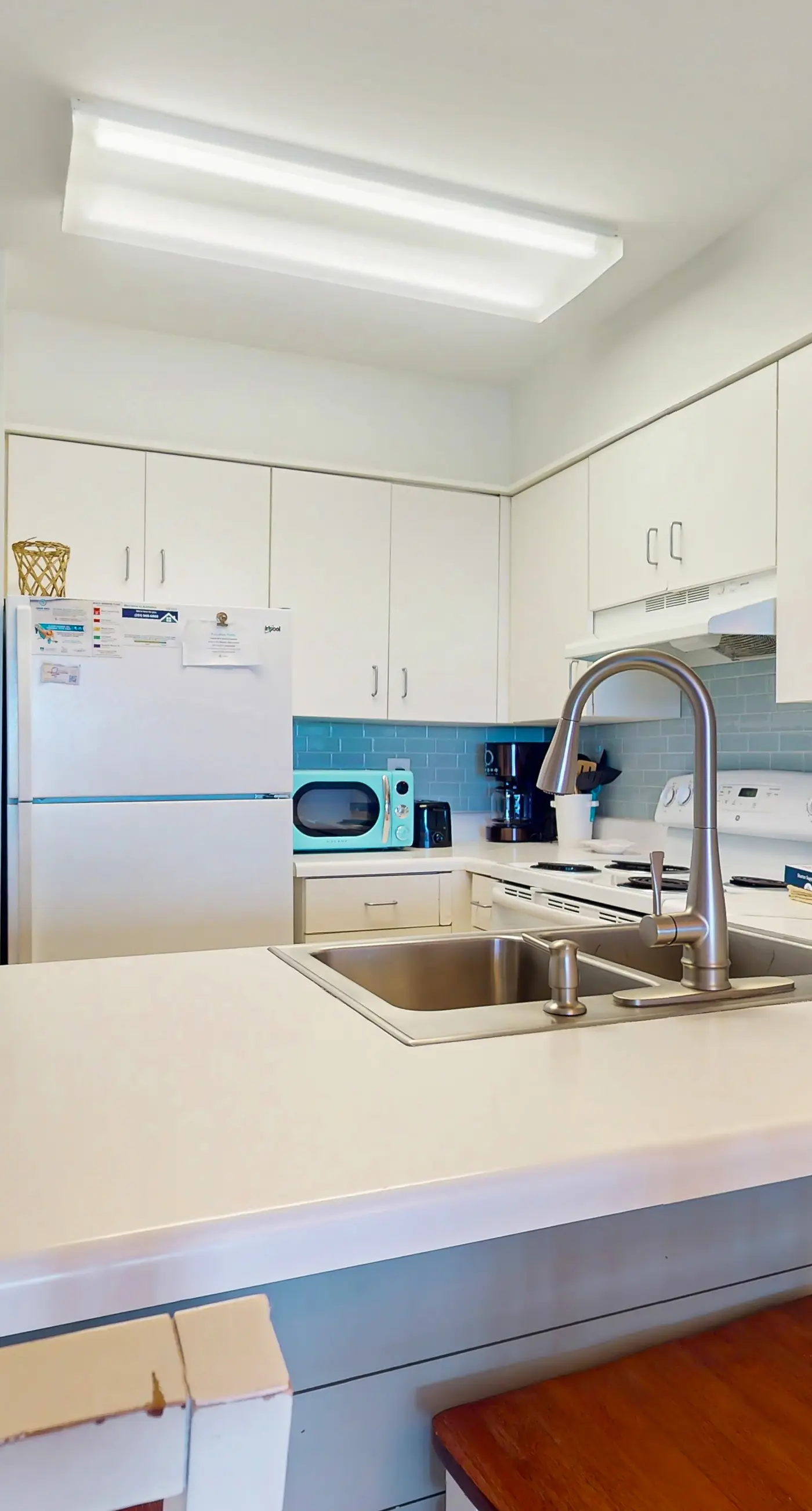 Gulf-view condo in beachfront building with pools, hot tub & tennis