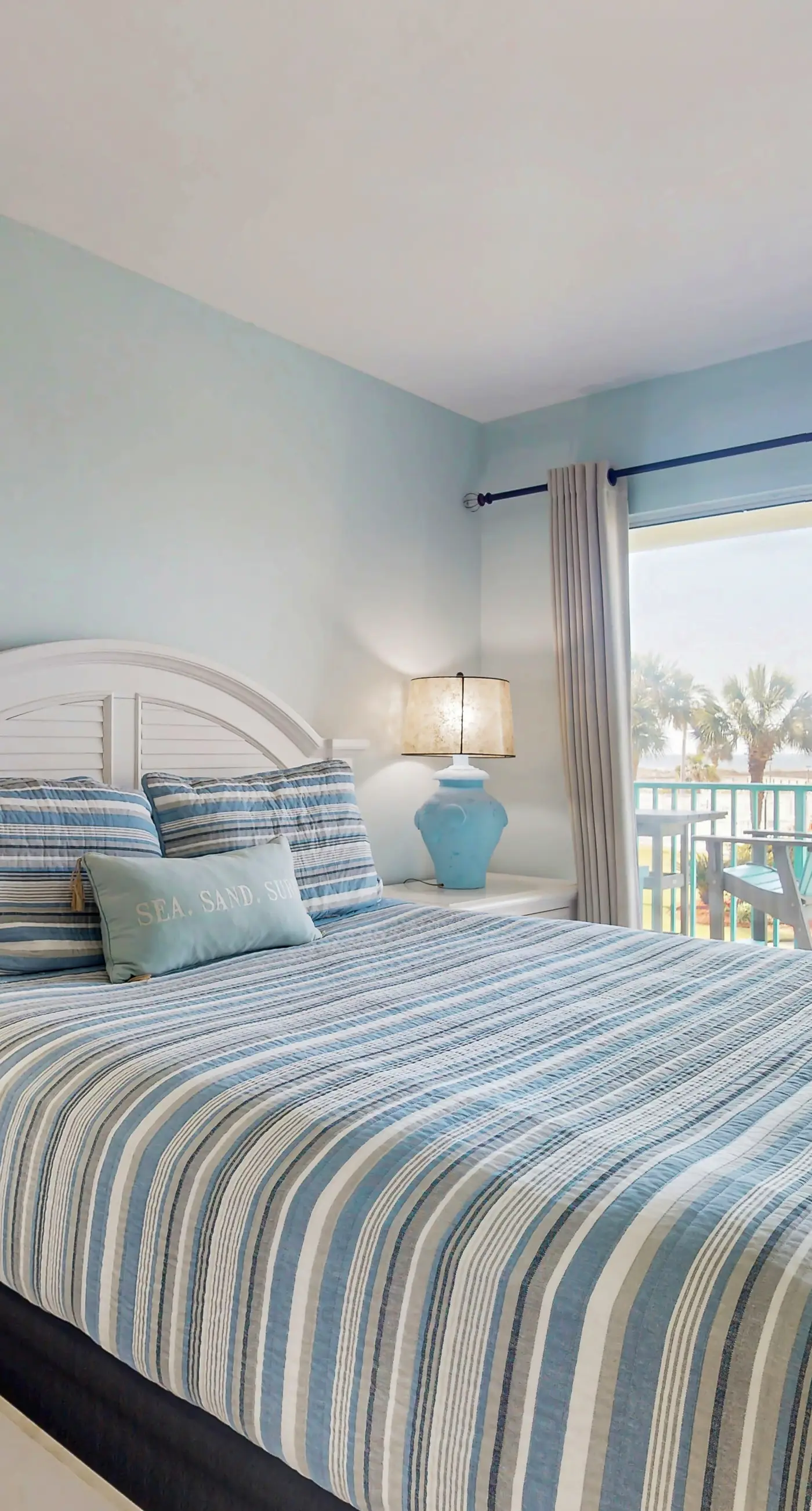 Gulf-view condo in beachfront building with pools, hot tub & tennis