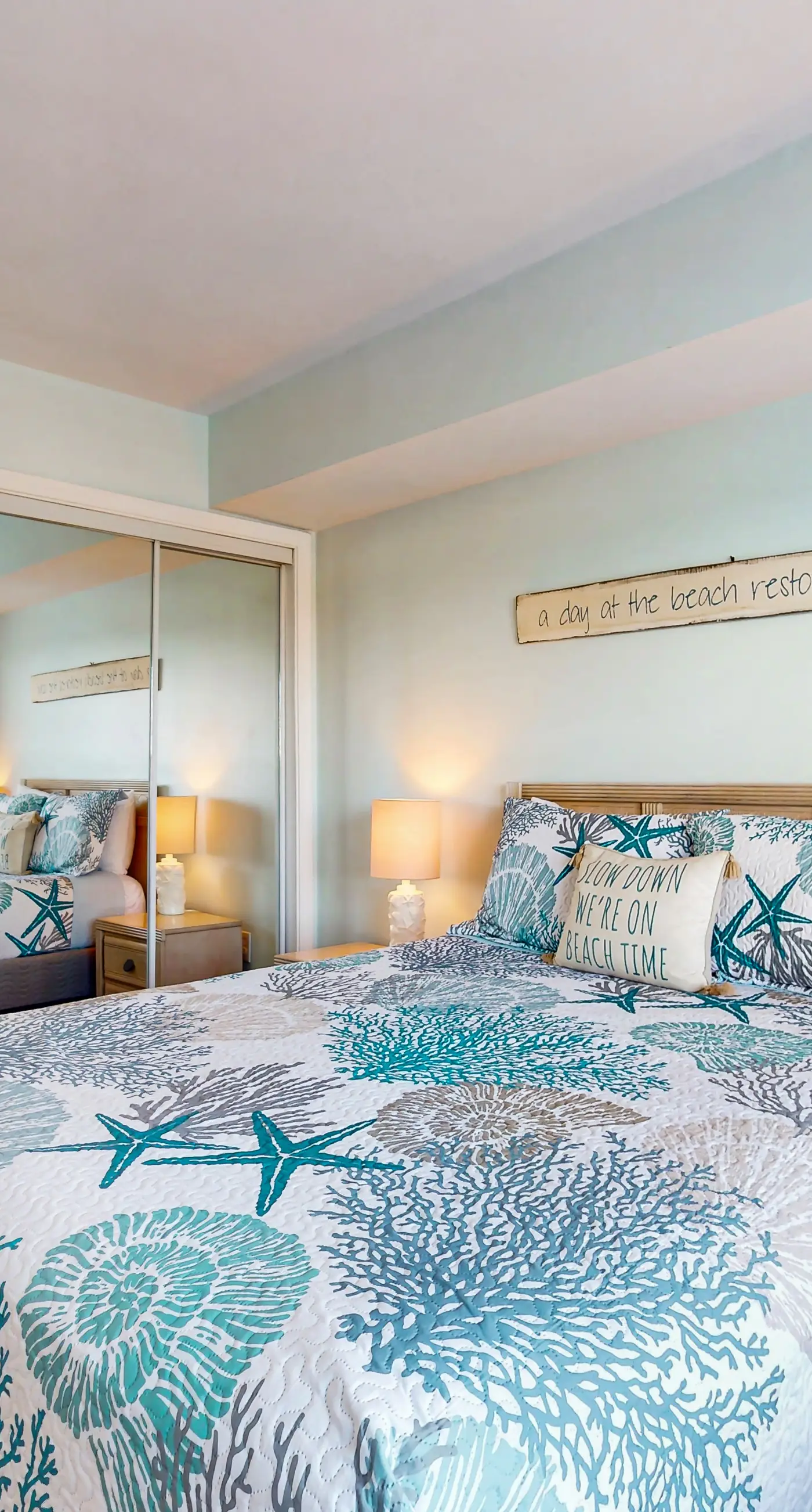 Gulf-view condo in beachfront building with pools, hot tub & tennis