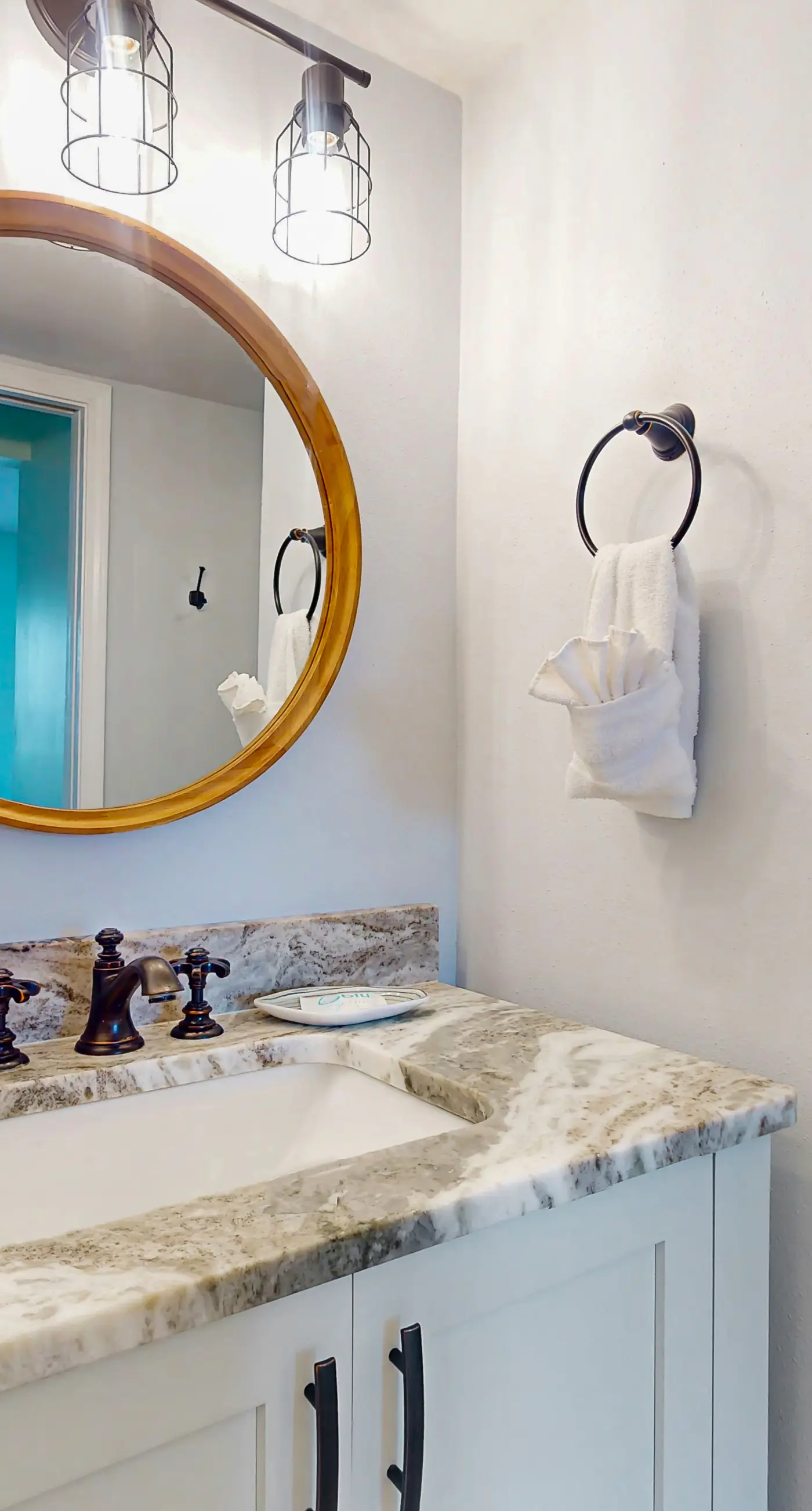 Gulf-view condo in beachfront building with pools, hot tub & tennis