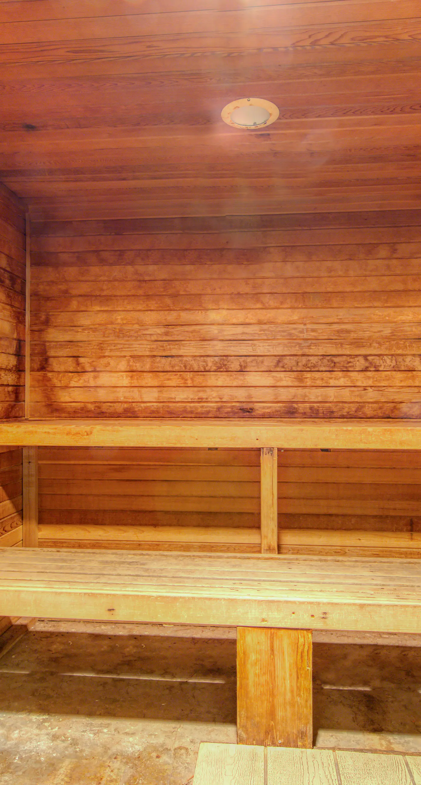 Gulf-view condo in beachfront building with pools, hot tub & tennis