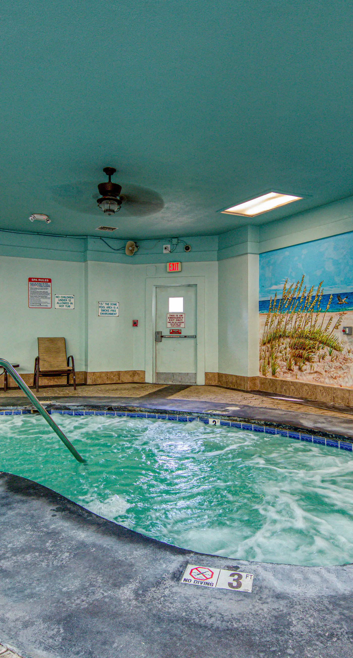 Gulf-view condo in beachfront building with pools, hot tub & tennis