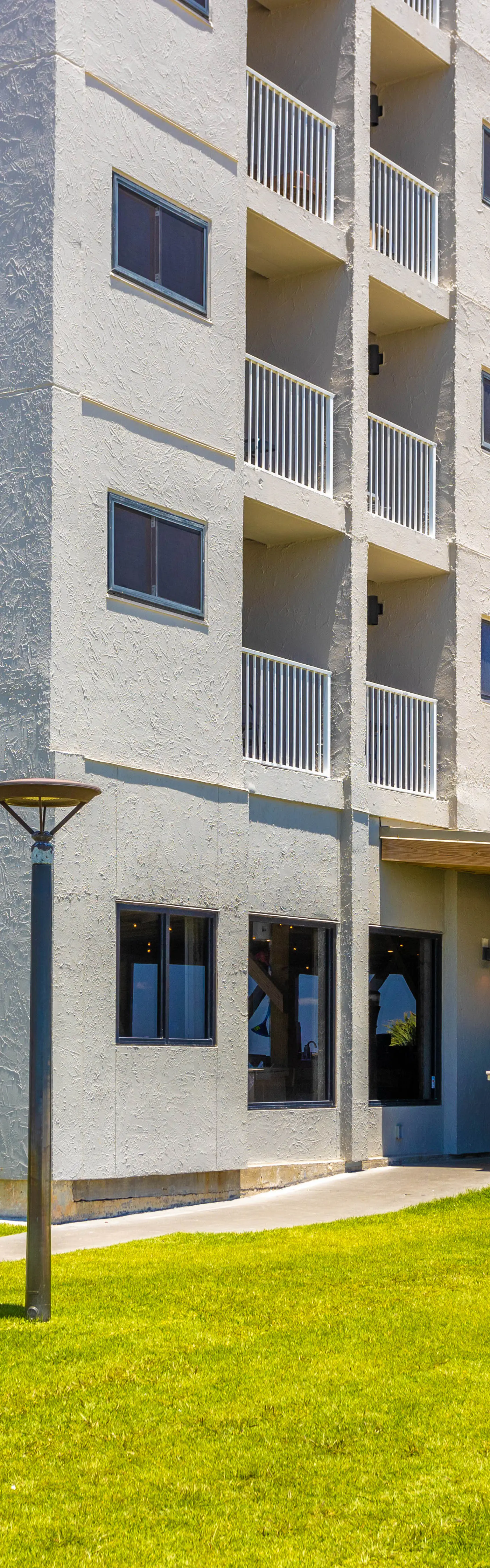 Gulf-view condo in beachfront building with pools, hot tub & tennis