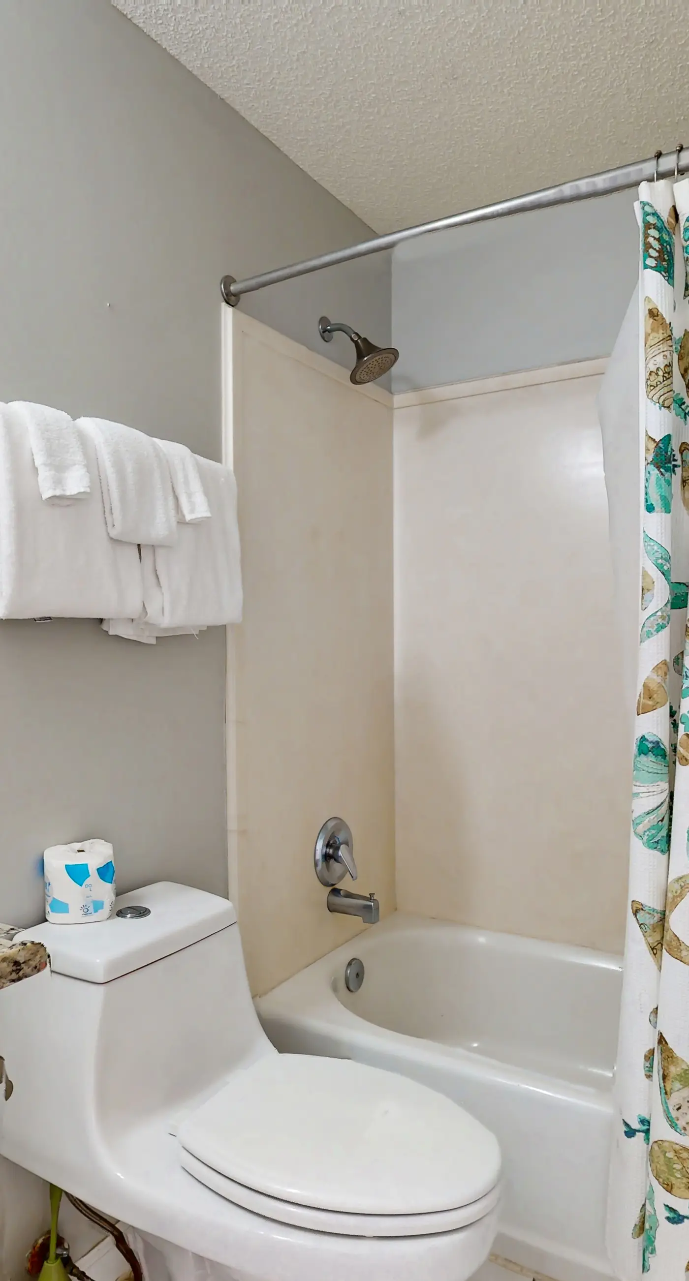 Gulf View Condo w Balcony & Resort Pool Tennis Sauna Gym