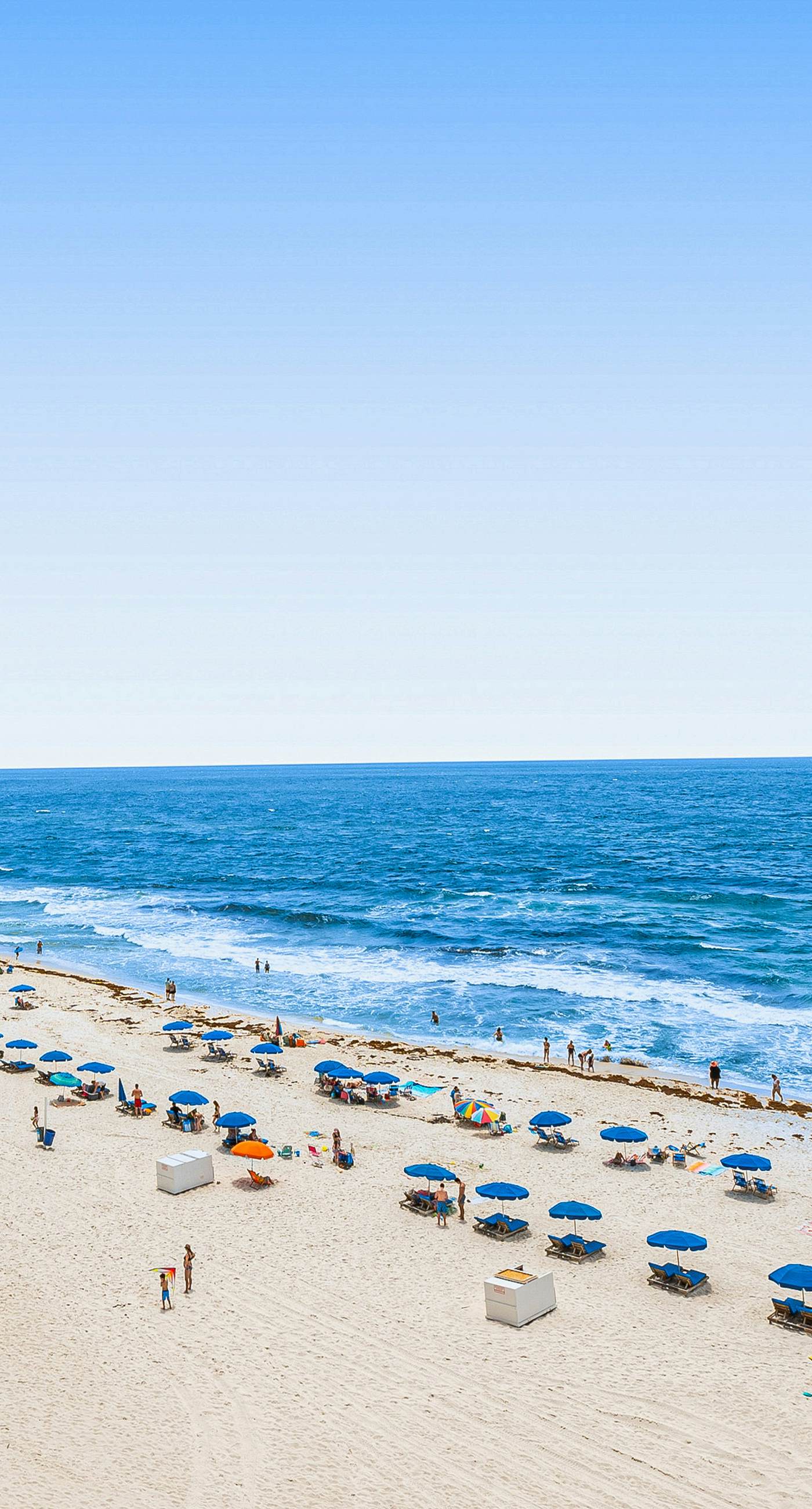 14th-floor family-friendly Gulf-front condo with balcony, hot tub, pool, & AC