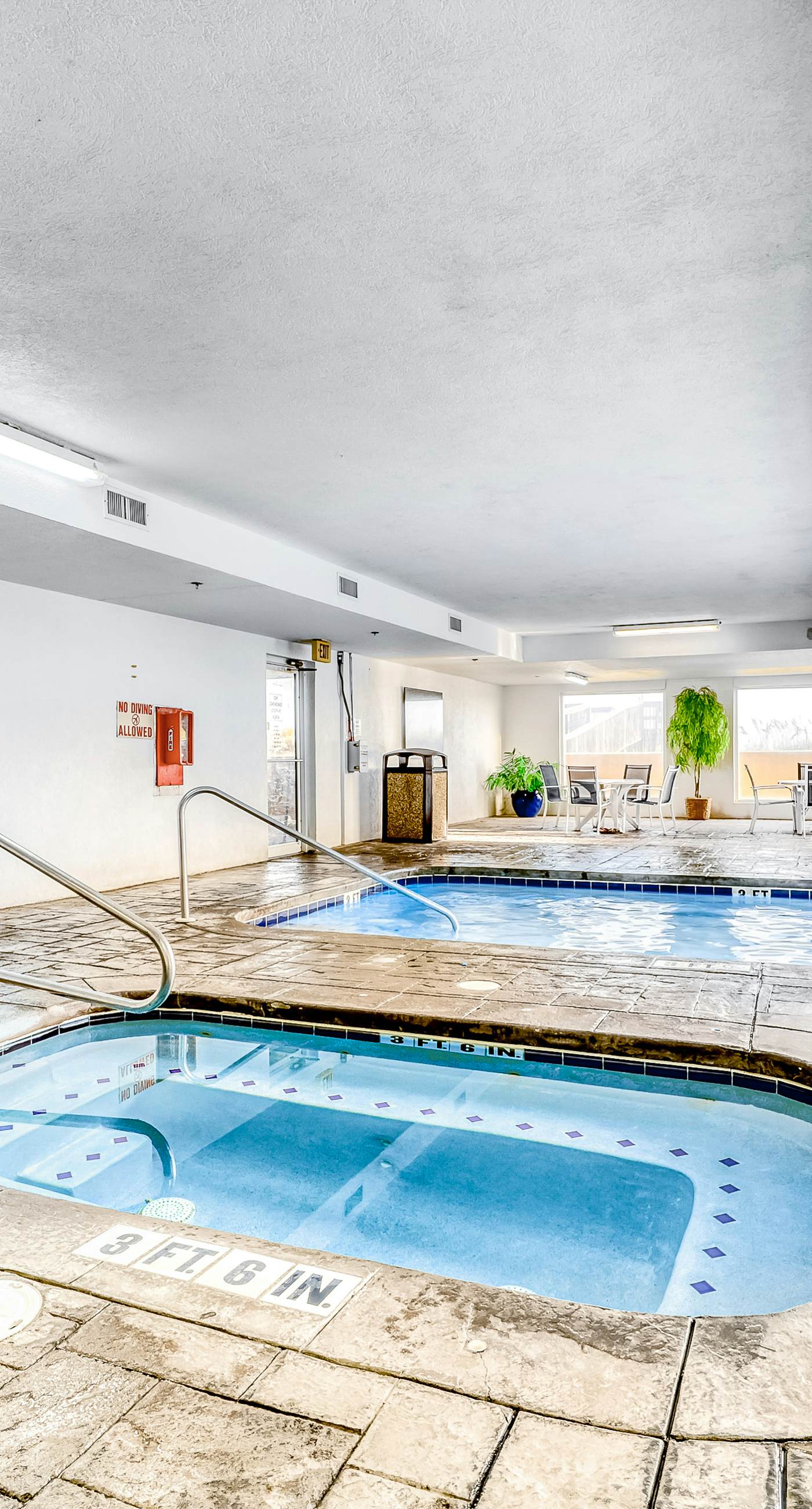 14th-floor family-friendly Gulf-front condo with balcony, hot tub, pool, & AC