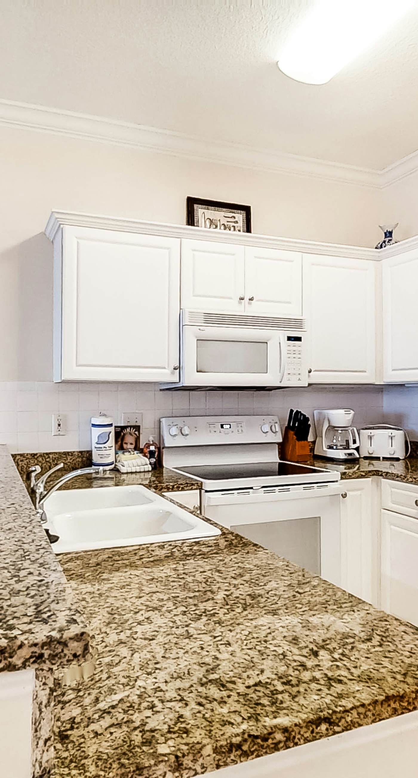 14th-floor family-friendly Gulf-front condo with balcony, hot tub, pool, & AC