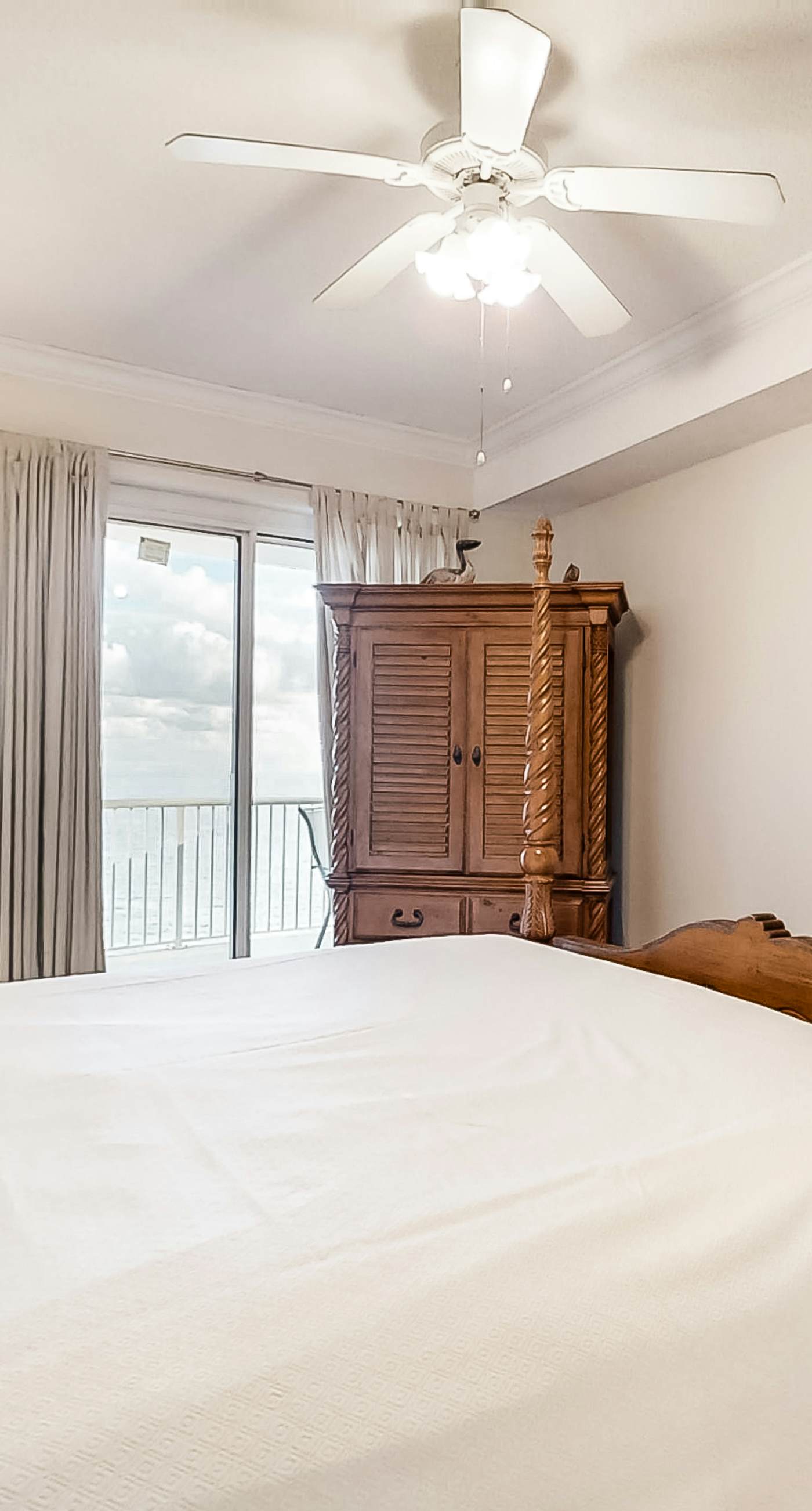 14th-floor family-friendly Gulf-front condo with balcony, hot tub, pool, & AC