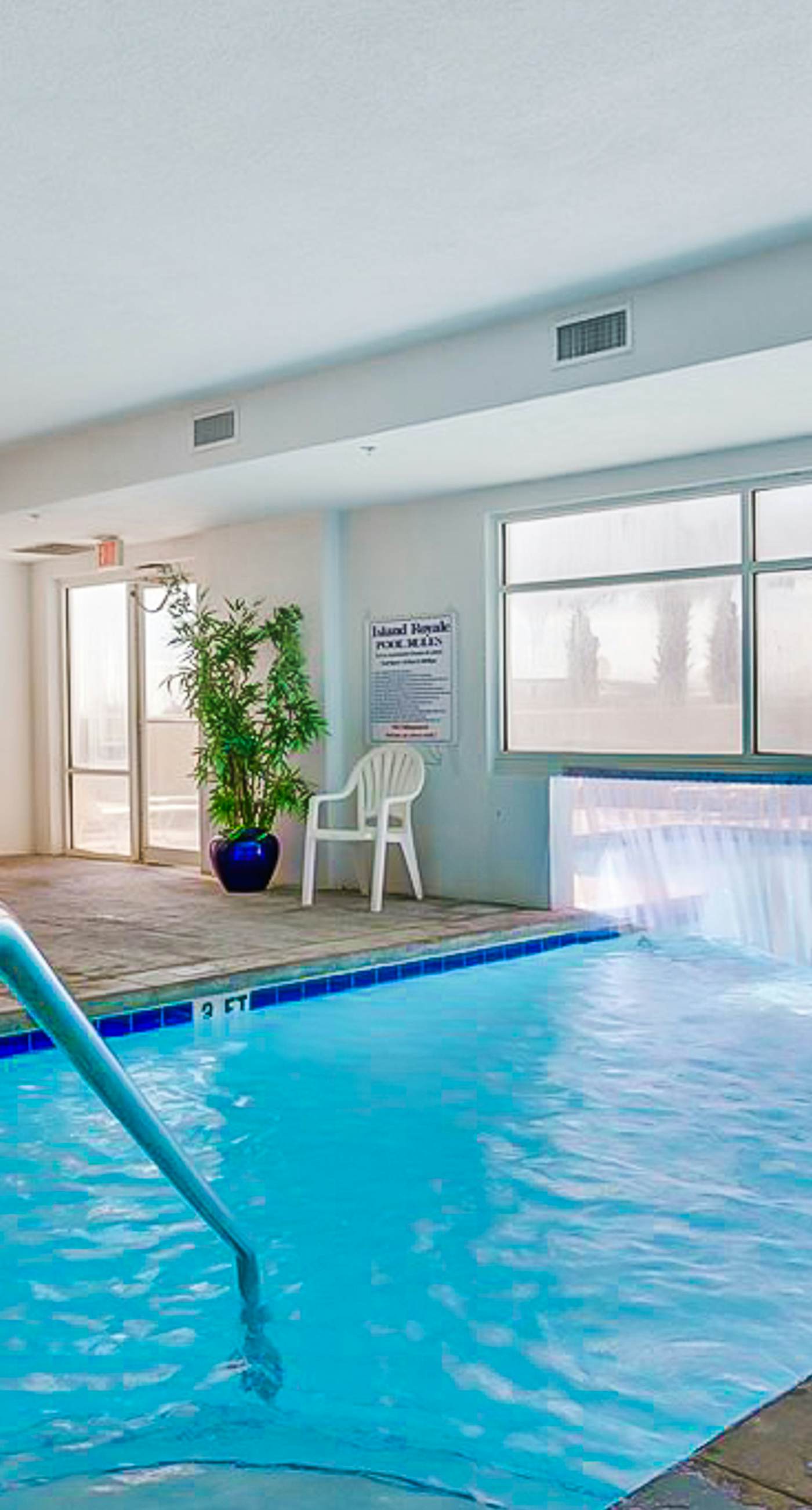 14th-floor family-friendly Gulf-front condo with balcony, hot tub, pool, & AC