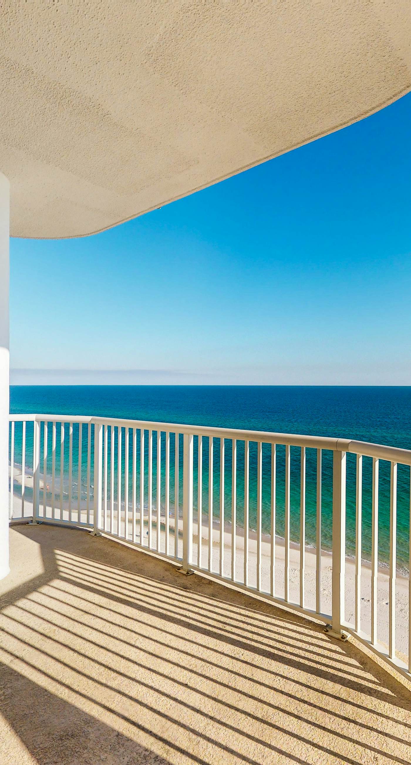 Gulf-Front, 12th-Floor Condo w Great View, Balcony, AC & Shared Pools Hot Tubs