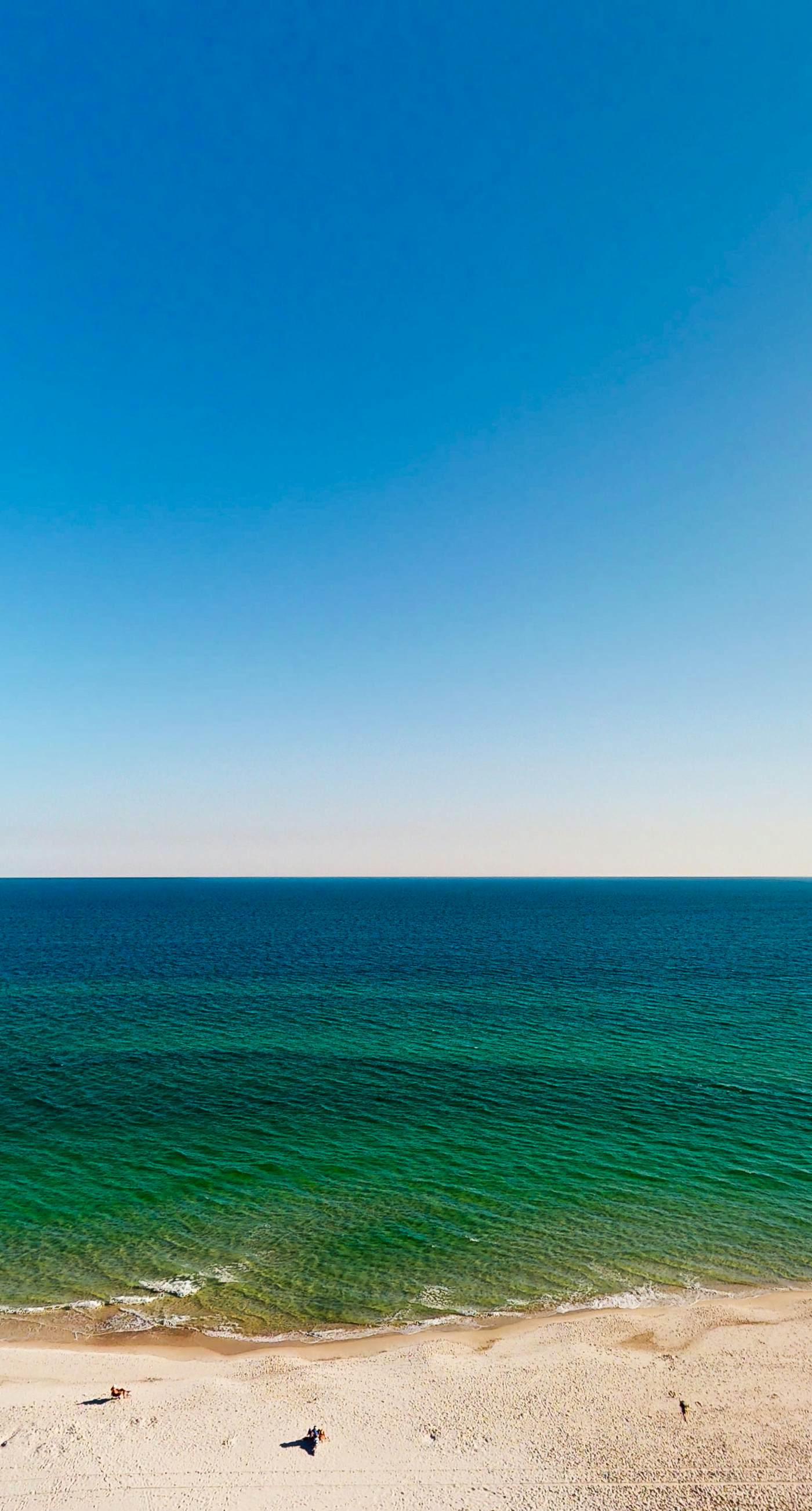 Gulf-Front, 12th-Floor Condo w Great View, Balcony, AC & Shared Pools Hot Tubs