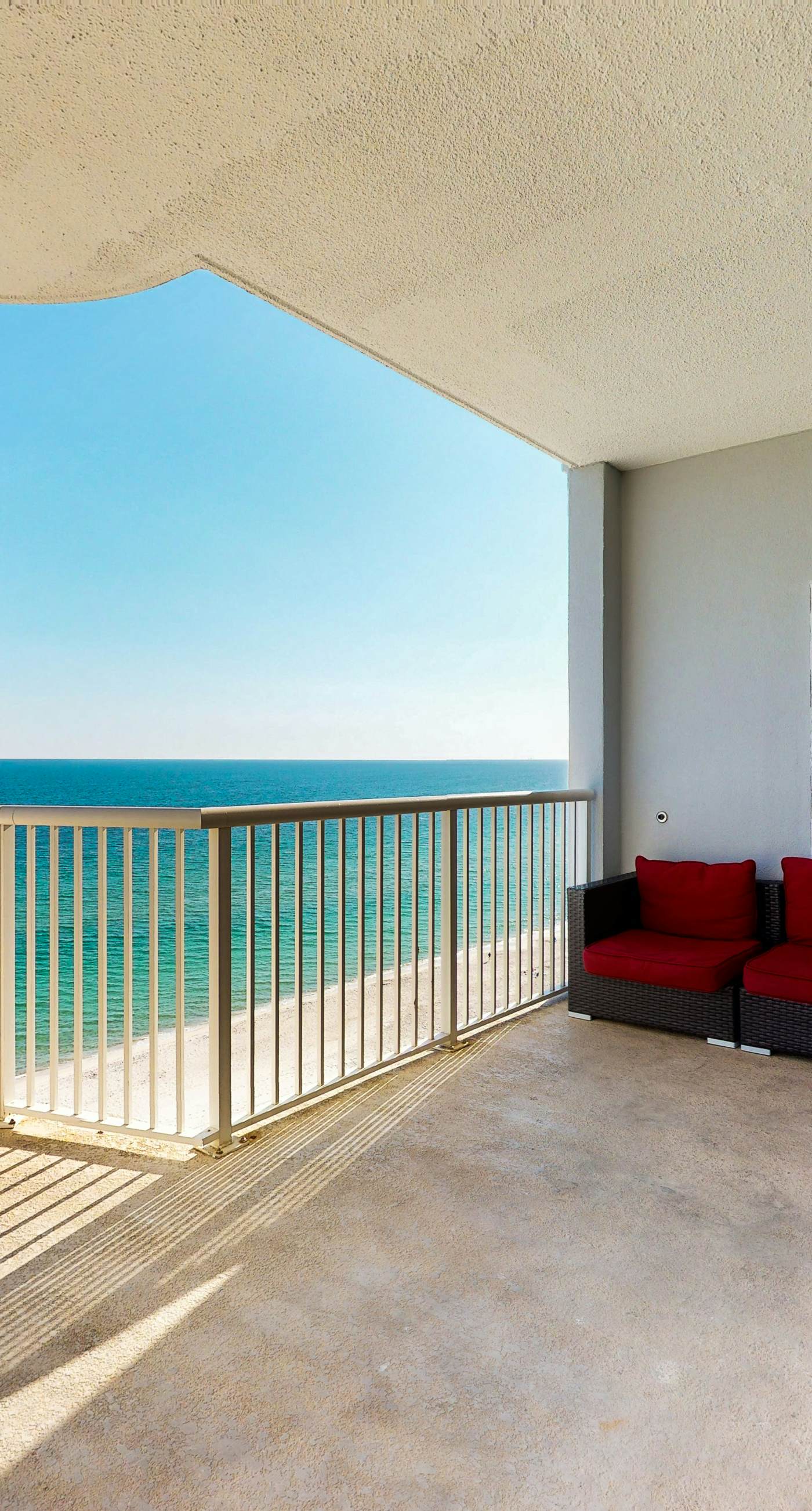 Gulf-Front, 12th-Floor Condo w Great View, Balcony, AC & Shared Pools Hot Tubs