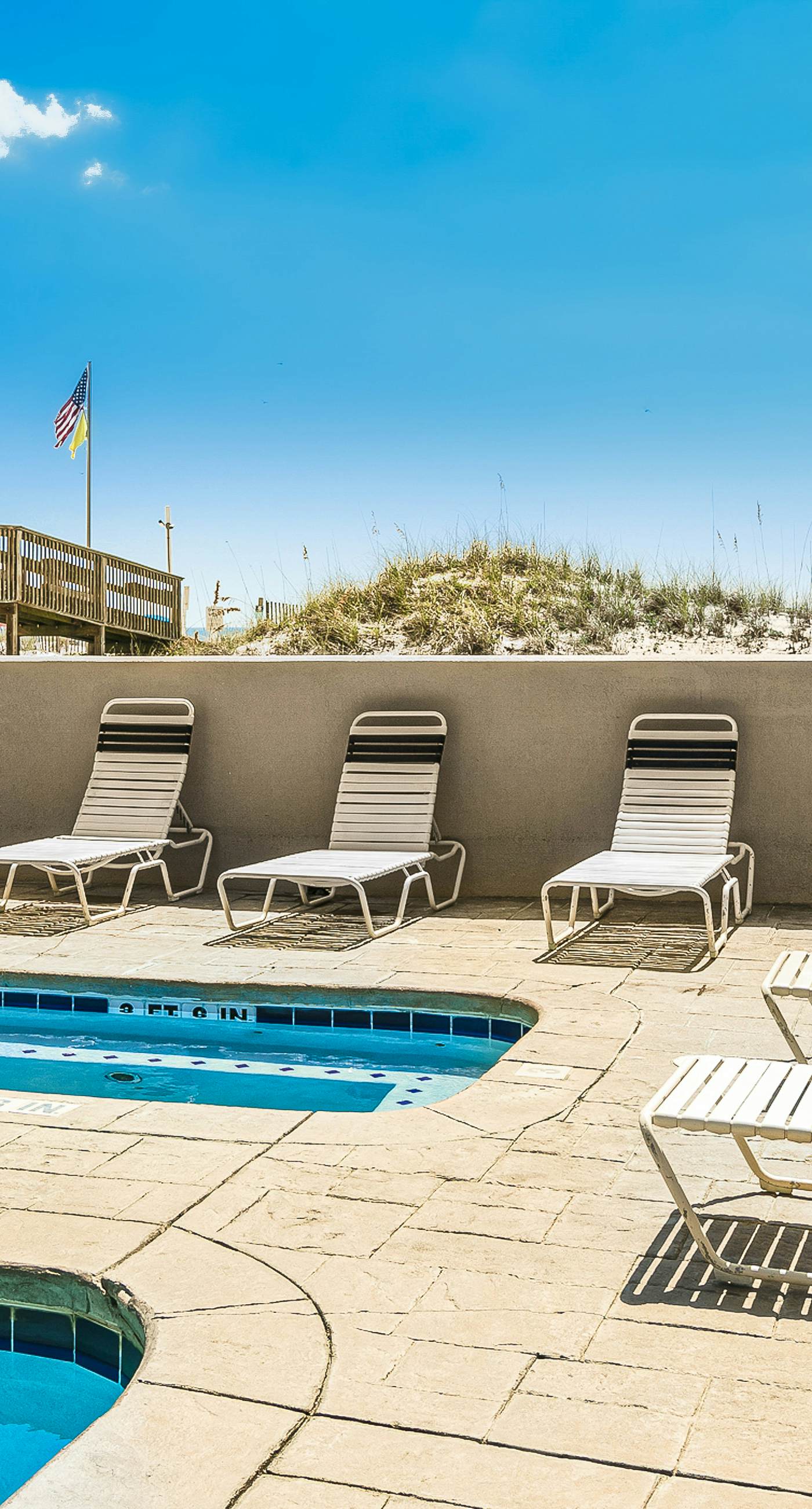 Gulf-Front, 12th-Floor Condo w Great View, Balcony, AC & Shared Pools Hot Tubs