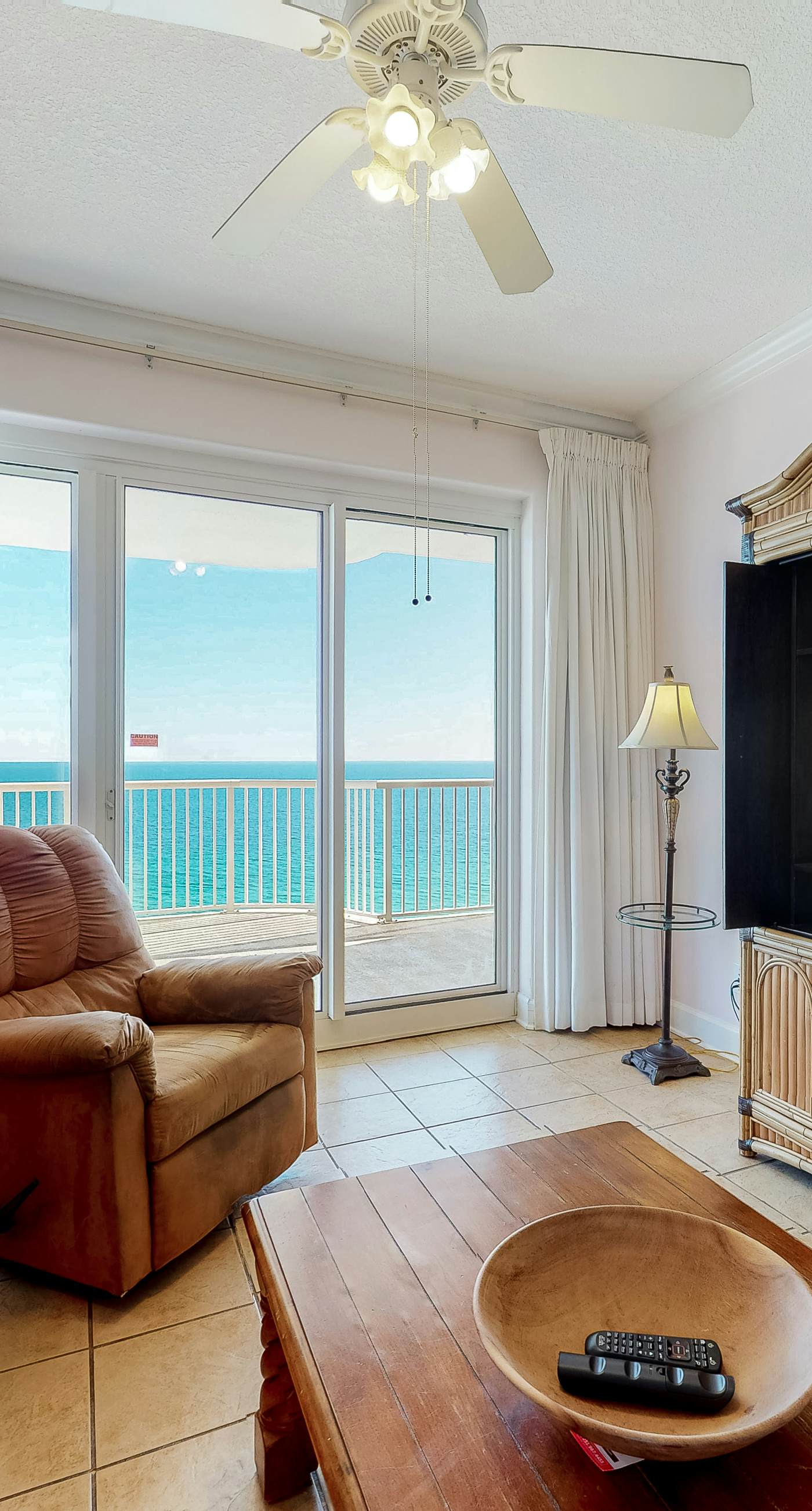 Gulf-Front, 12th-Floor Condo w Great View, Balcony, AC & Shared Pools Hot Tubs