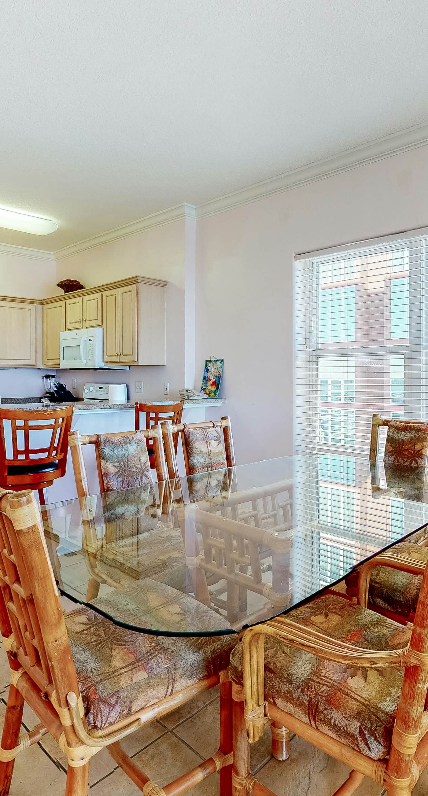 Gulf-Front, 12th-Floor Condo w Great View, Balcony, AC & Shared Pools Hot Tubs