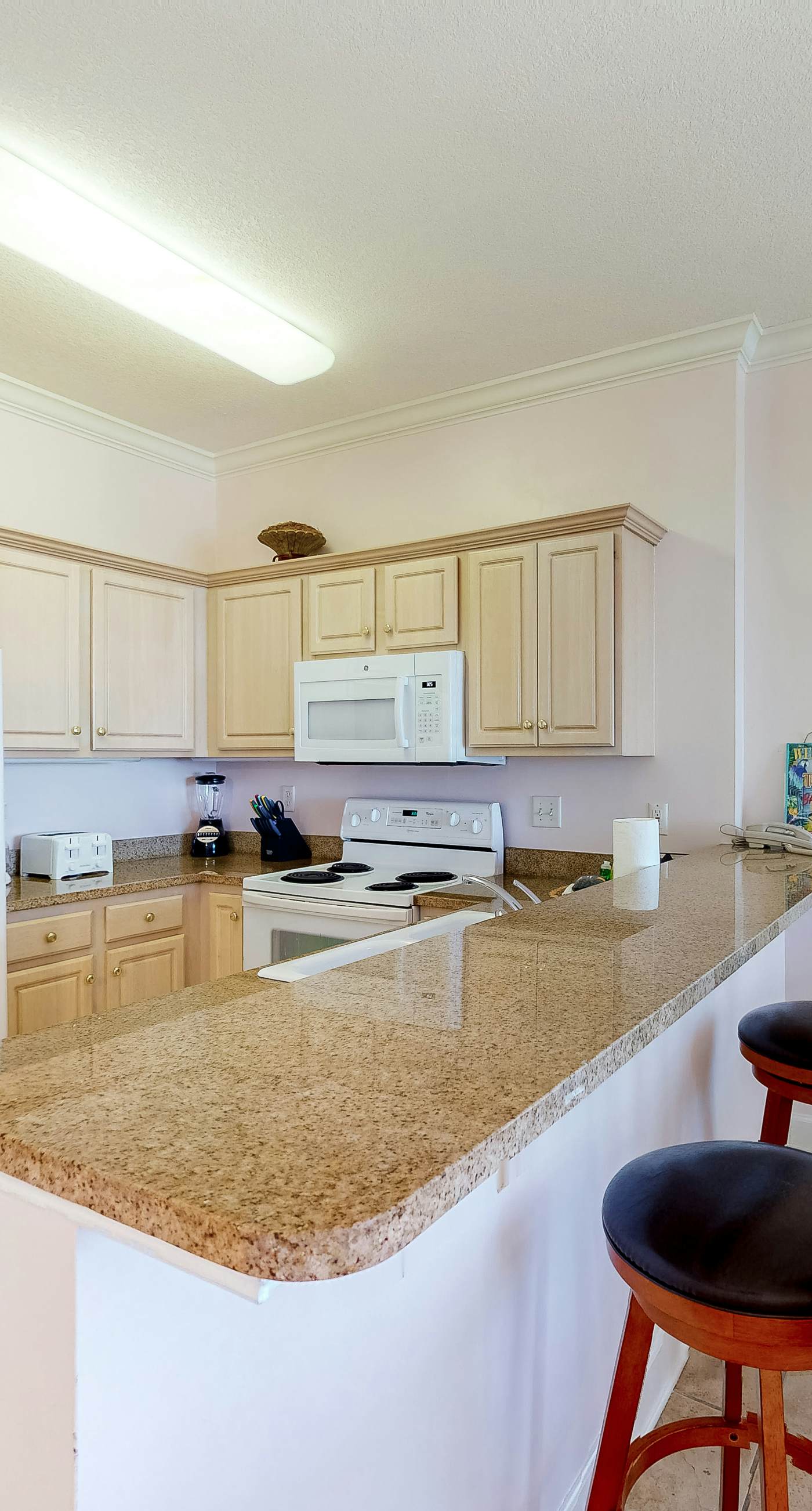 Gulf-Front, 12th-Floor Condo w Great View, Balcony, AC & Shared Pools Hot Tubs