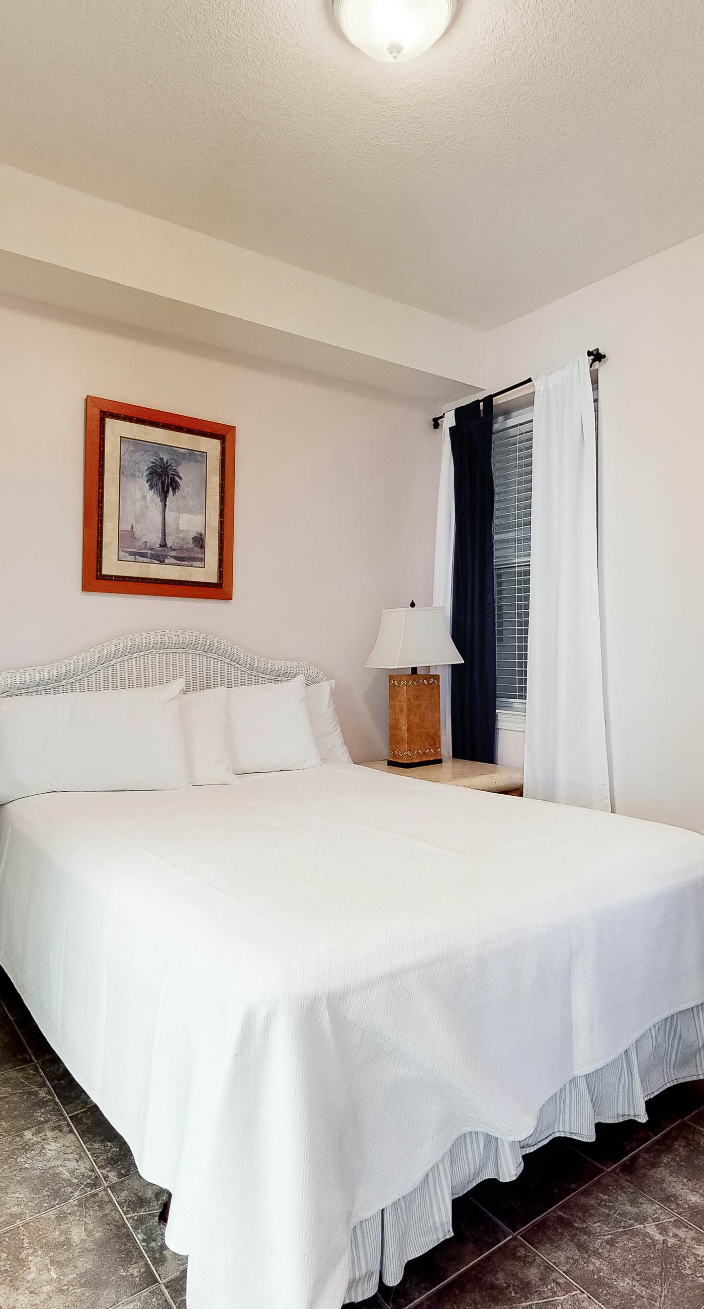 Gulf-Front, 12th-Floor Condo w Great View, Balcony, AC & Shared Pools Hot Tubs