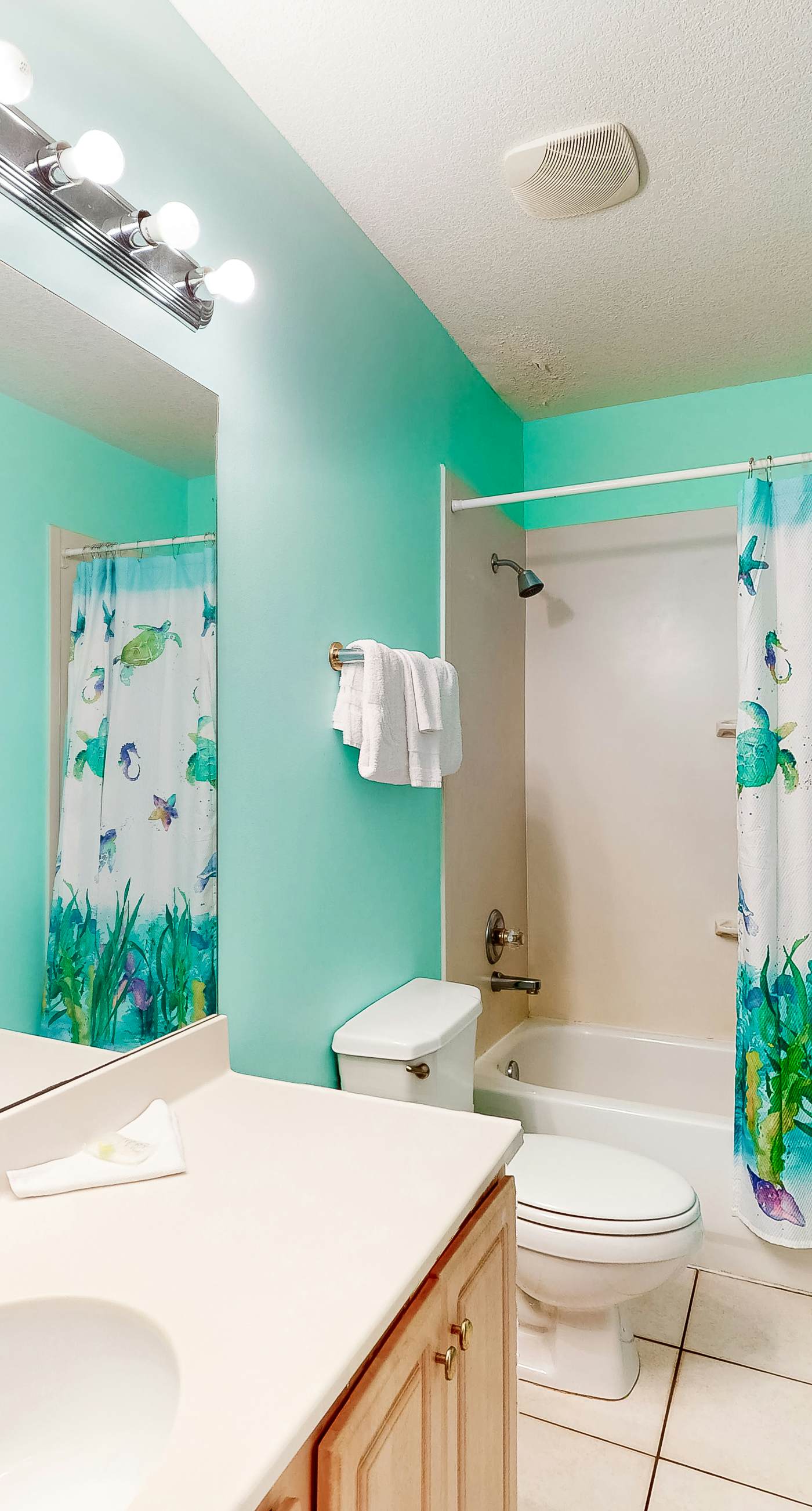 Gulf-Front, 12th-Floor Condo w Great View, Balcony, AC & Shared Pools Hot Tubs