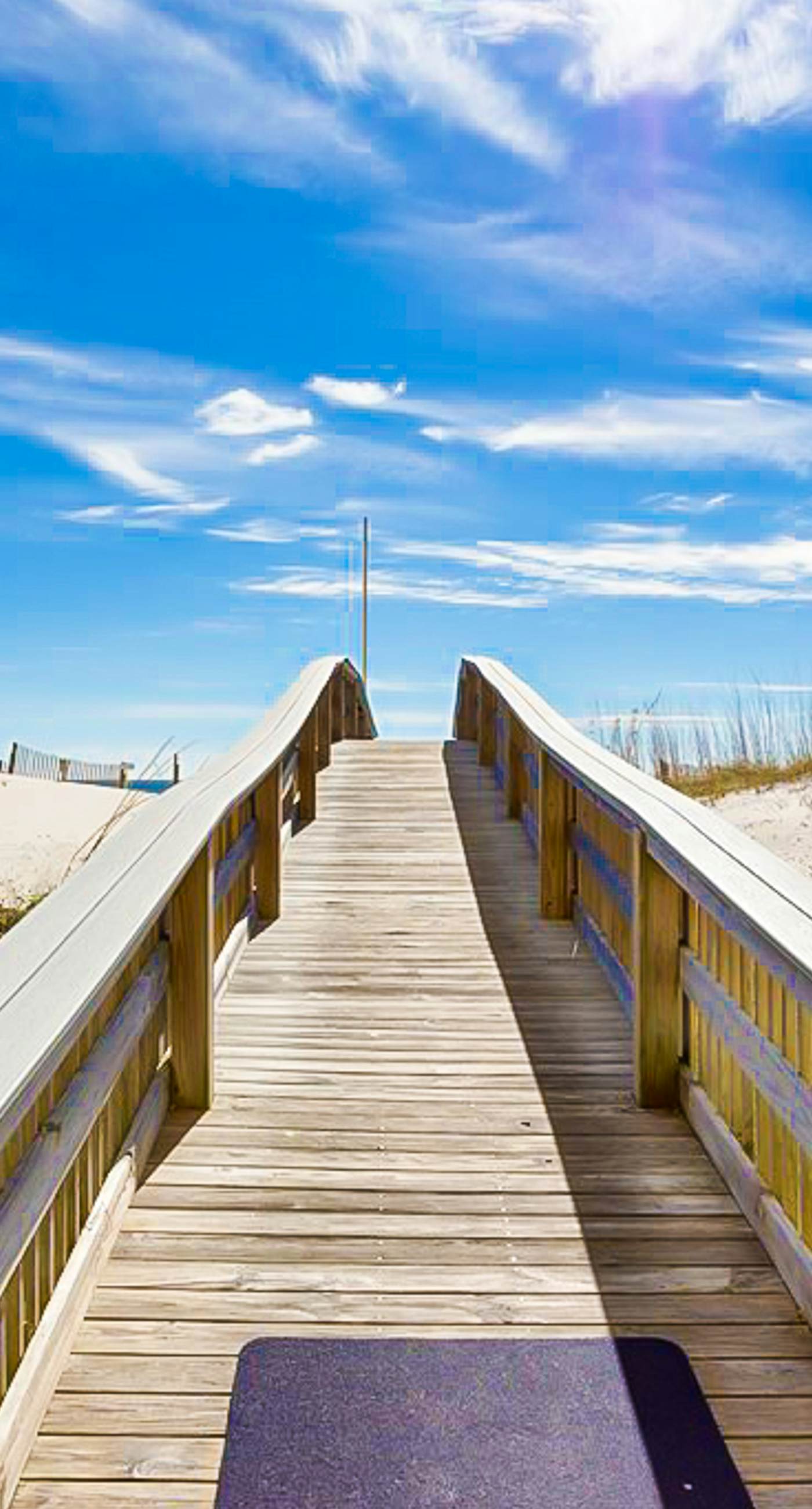 Gulf-Front, 12th-Floor Condo w Great View, Balcony, AC & Shared Pools Hot Tubs