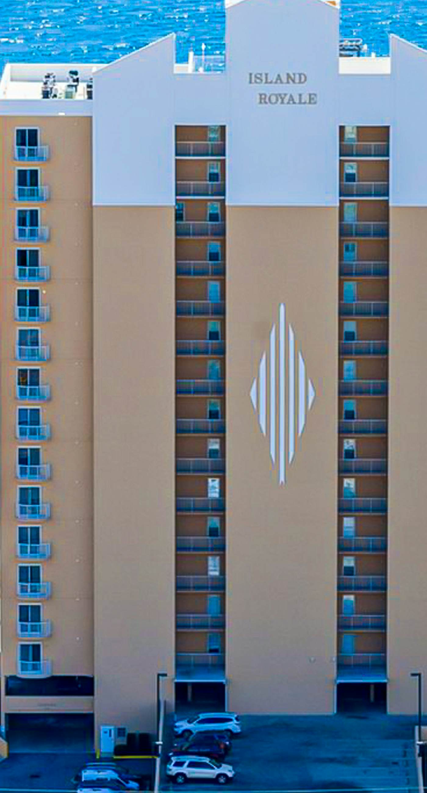 Gulf-Front, 12th-Floor Condo w Great View, Balcony, AC & Shared Pools Hot Tubs