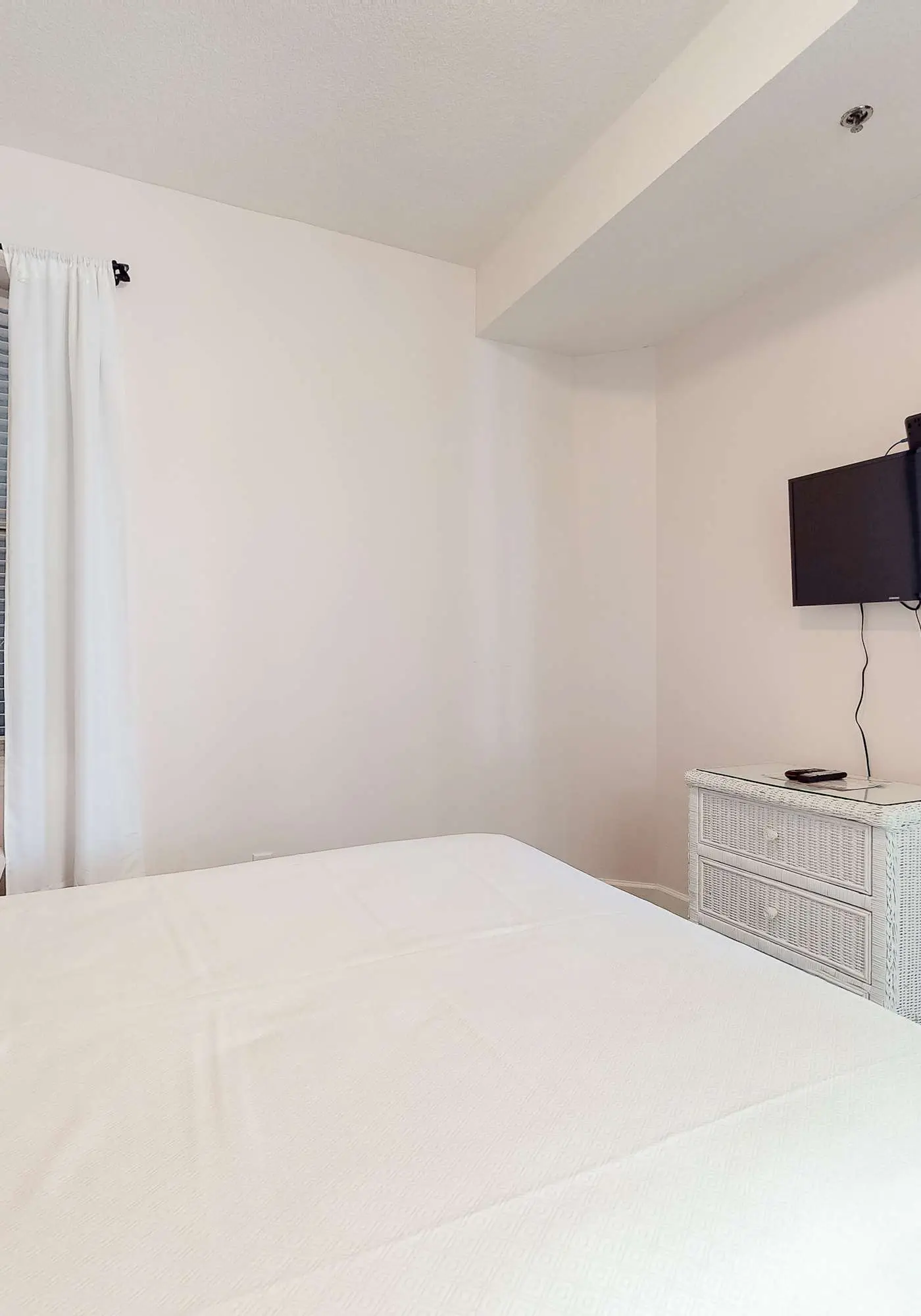 Gulf-Front, 12th-Floor Condo w Great View, Balcony, AC & Shared Pools Hot Tubs