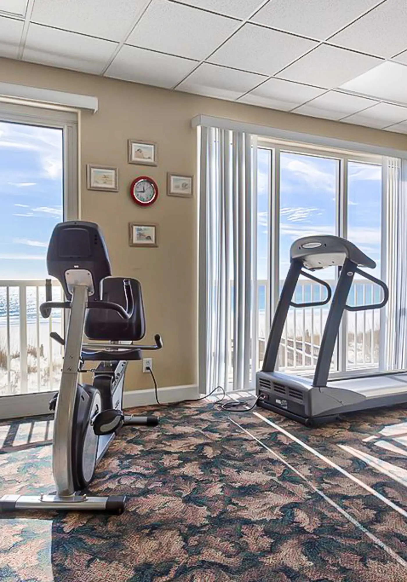 Gulf-Front, 12th-Floor Condo w Great View, Balcony, AC & Shared Pools Hot Tubs