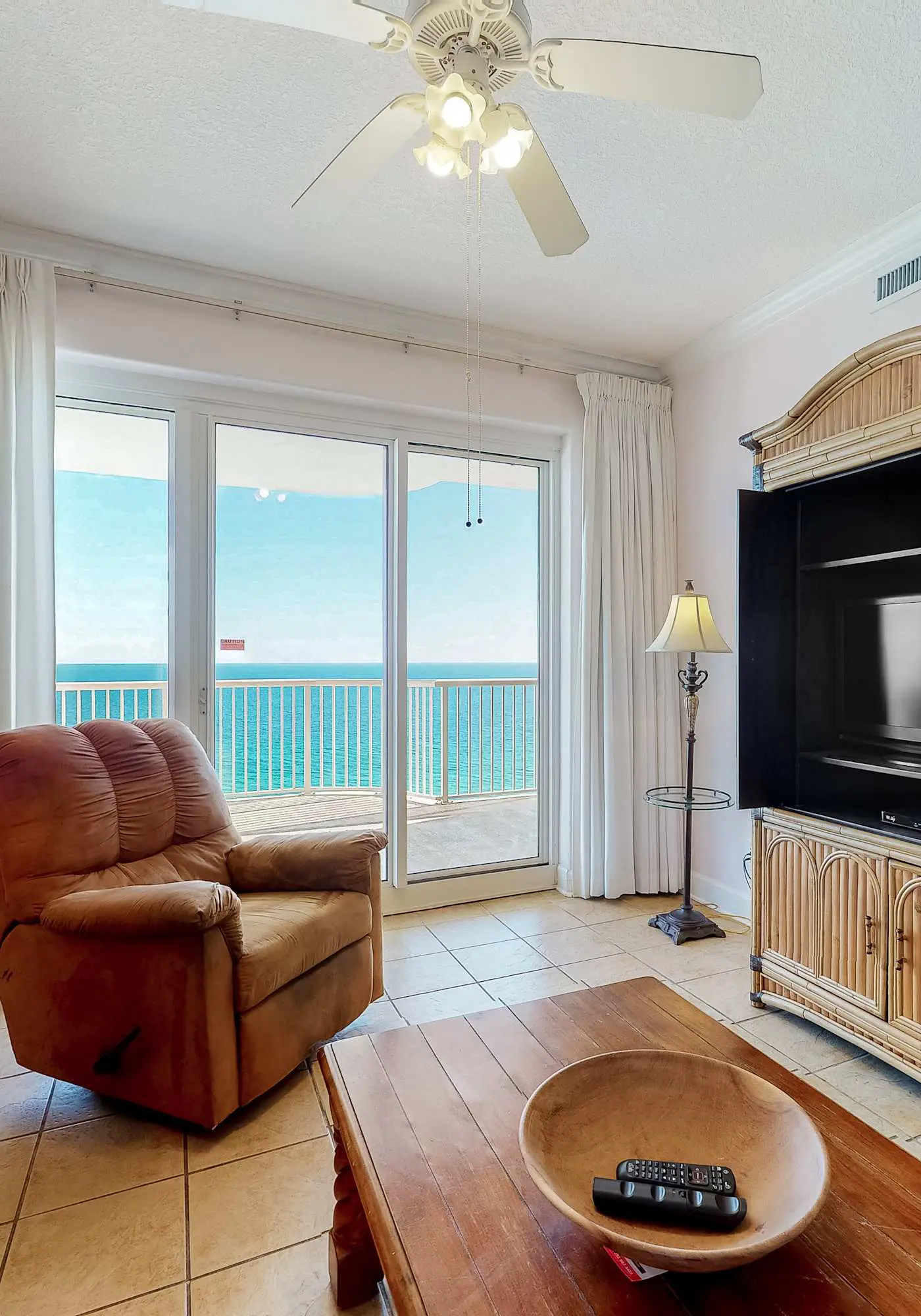 Gulf-Front, 12th-Floor Condo w Great View, Balcony, AC & Shared Pools Hot Tubs