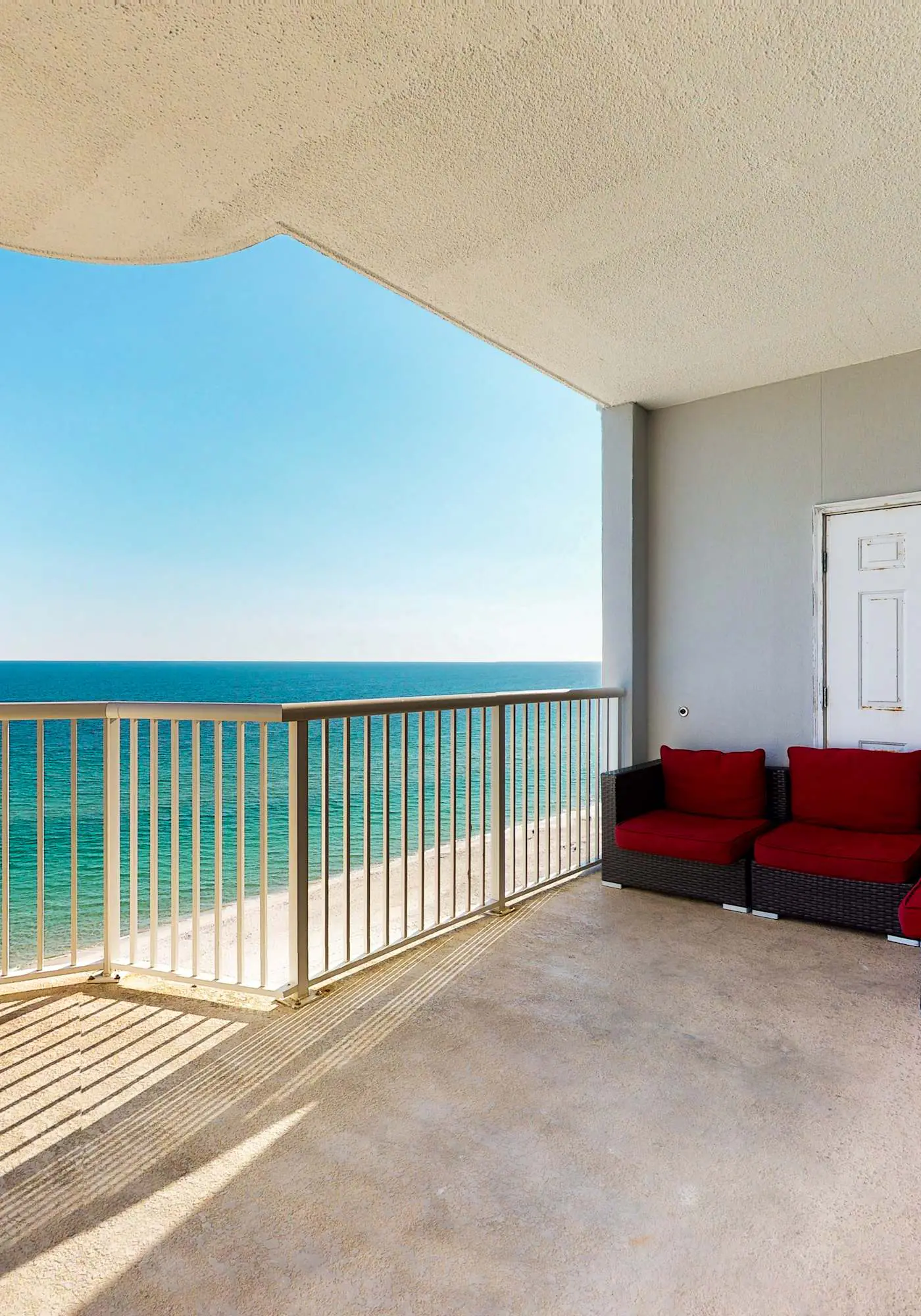 Gulf-Front, 12th-Floor Condo w Great View, Balcony, AC & Shared Pools Hot Tubs
