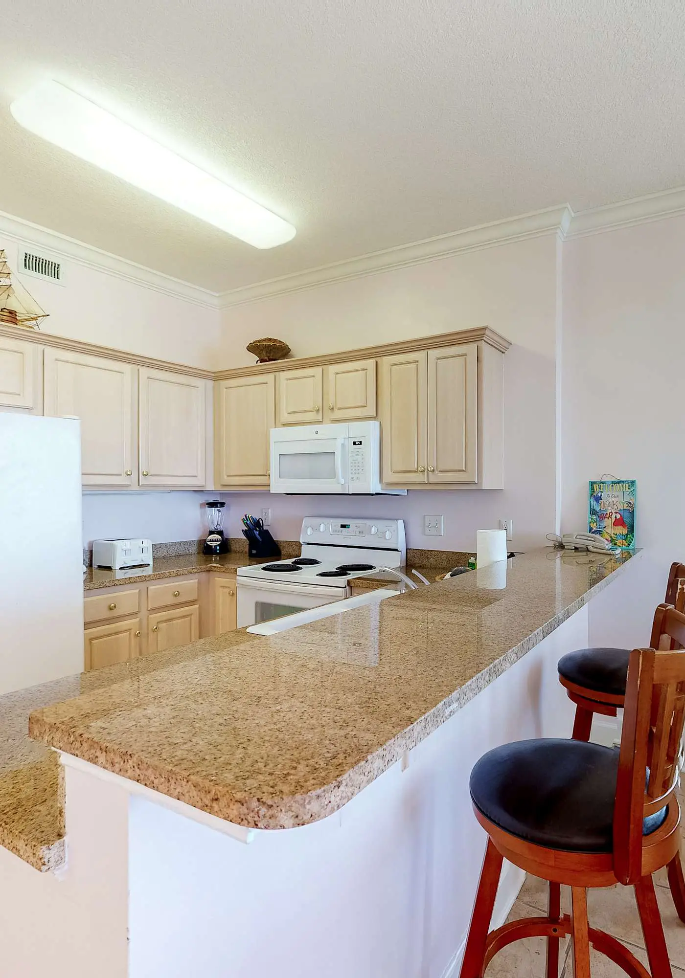Gulf-Front, 12th-Floor Condo w Great View, Balcony, AC & Shared Pools Hot Tubs