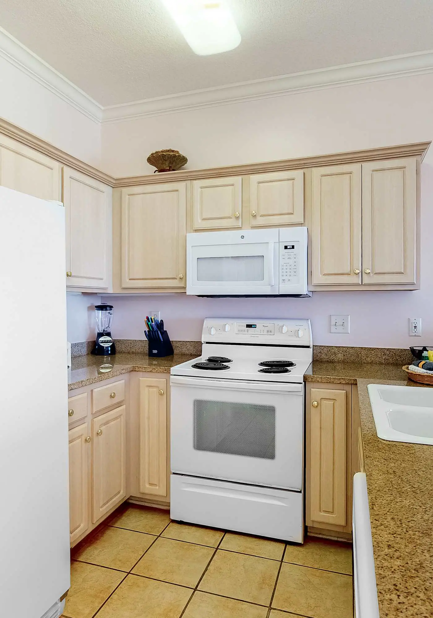 Gulf-Front, 12th-Floor Condo w Great View, Balcony, AC & Shared Pools Hot Tubs