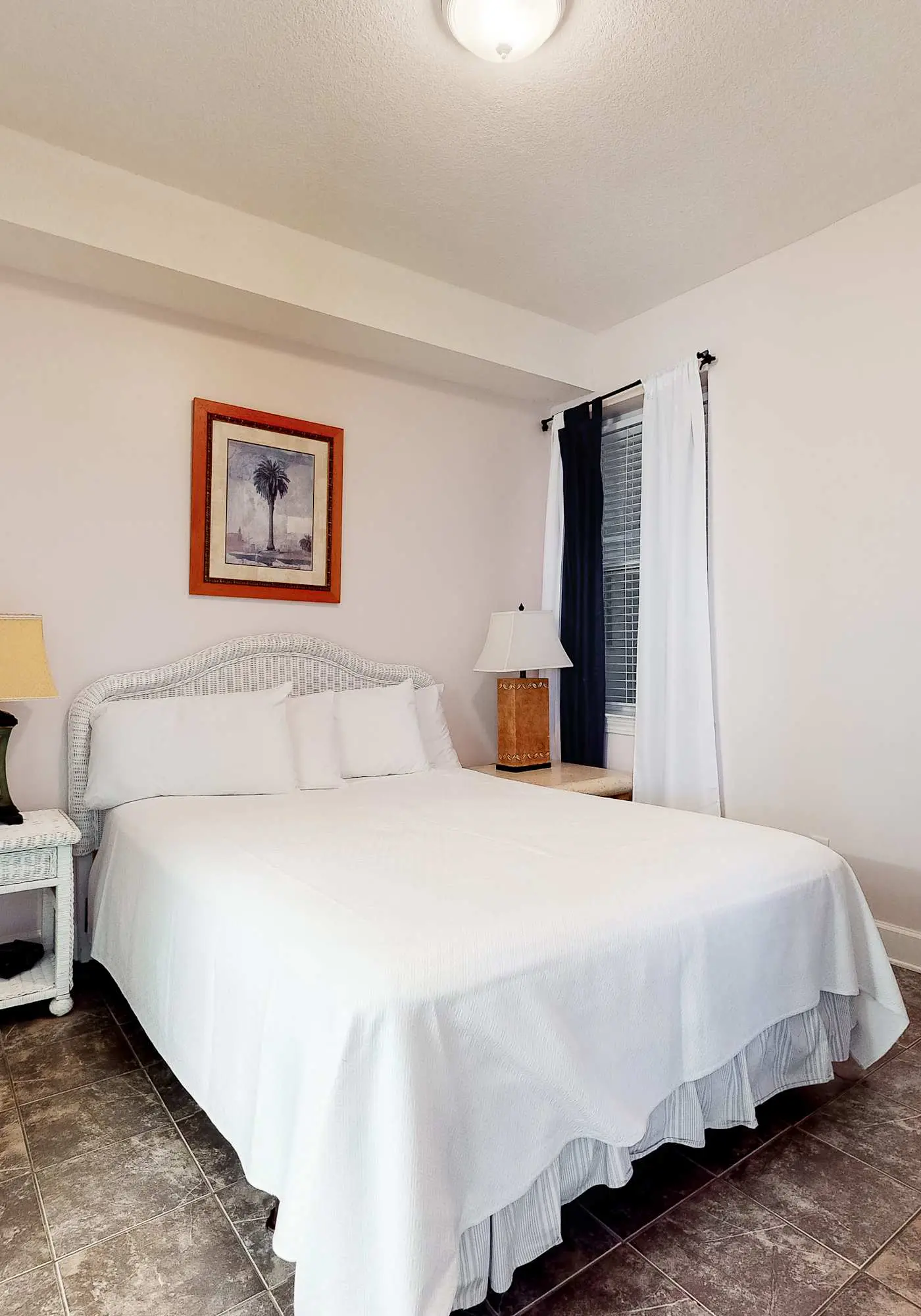 Gulf-Front, 12th-Floor Condo w Great View, Balcony, AC & Shared Pools Hot Tubs